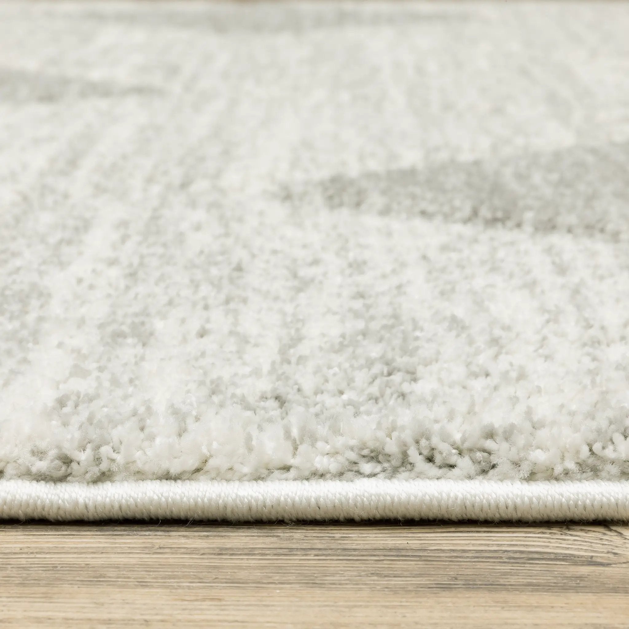 Cambria 005W2 Grey/ Ivory Area Rug by Oriental Weavers