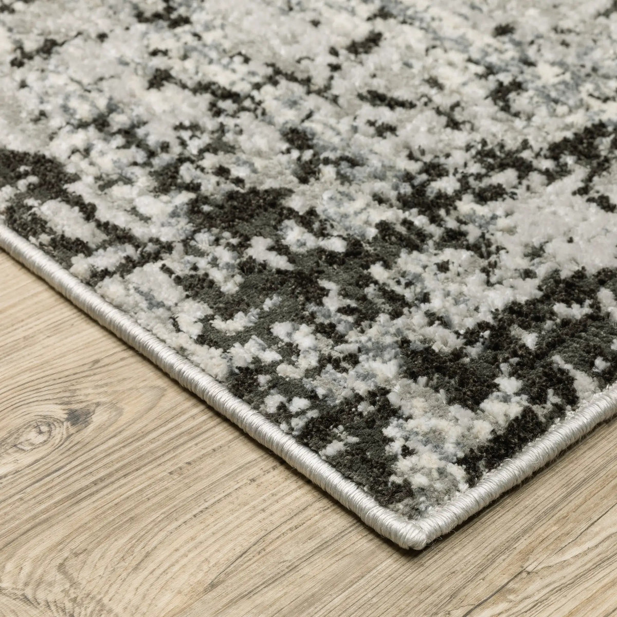 Caravan 4153Q Grey/ Black Area Rug by Oriental Weavers