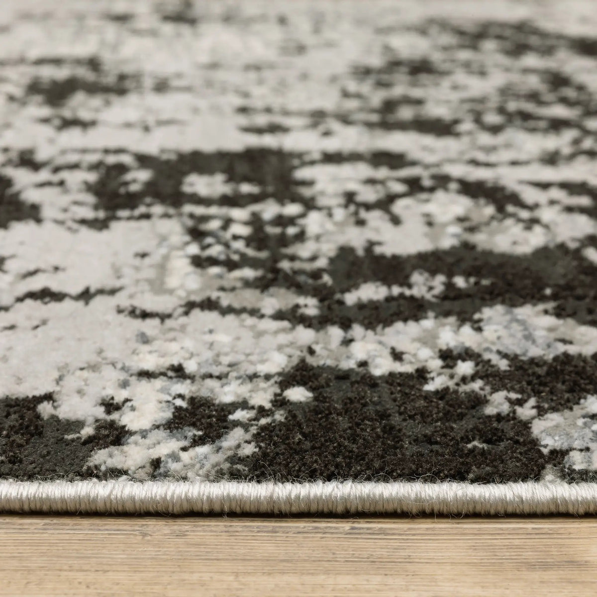 Caravan 4153Q Grey/ Black Area Rug by Oriental Weavers