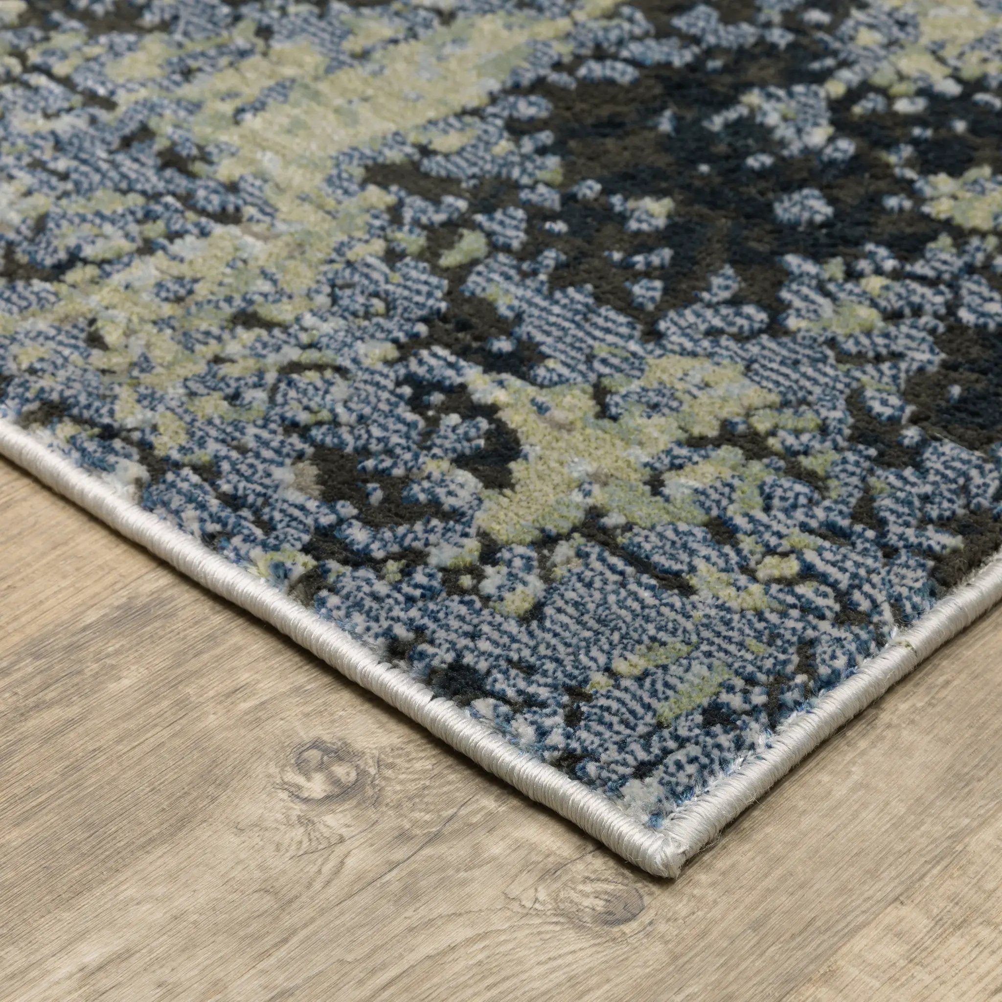 Caravan 5571H Blue/ Green Area Rug by Oriental Weavers
