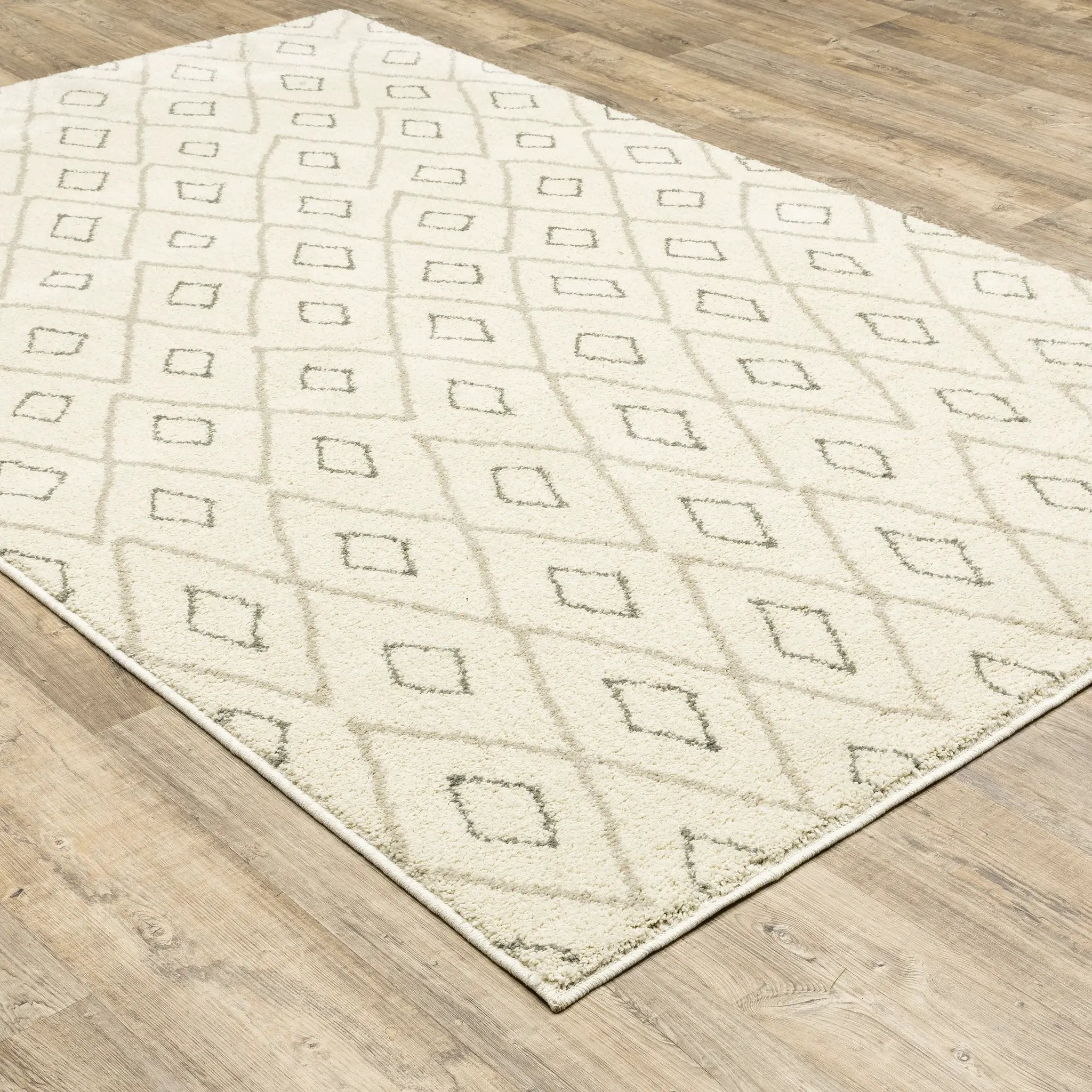 Carson 3943G Ivory/ Sand Area Rug by Oriental Weavers