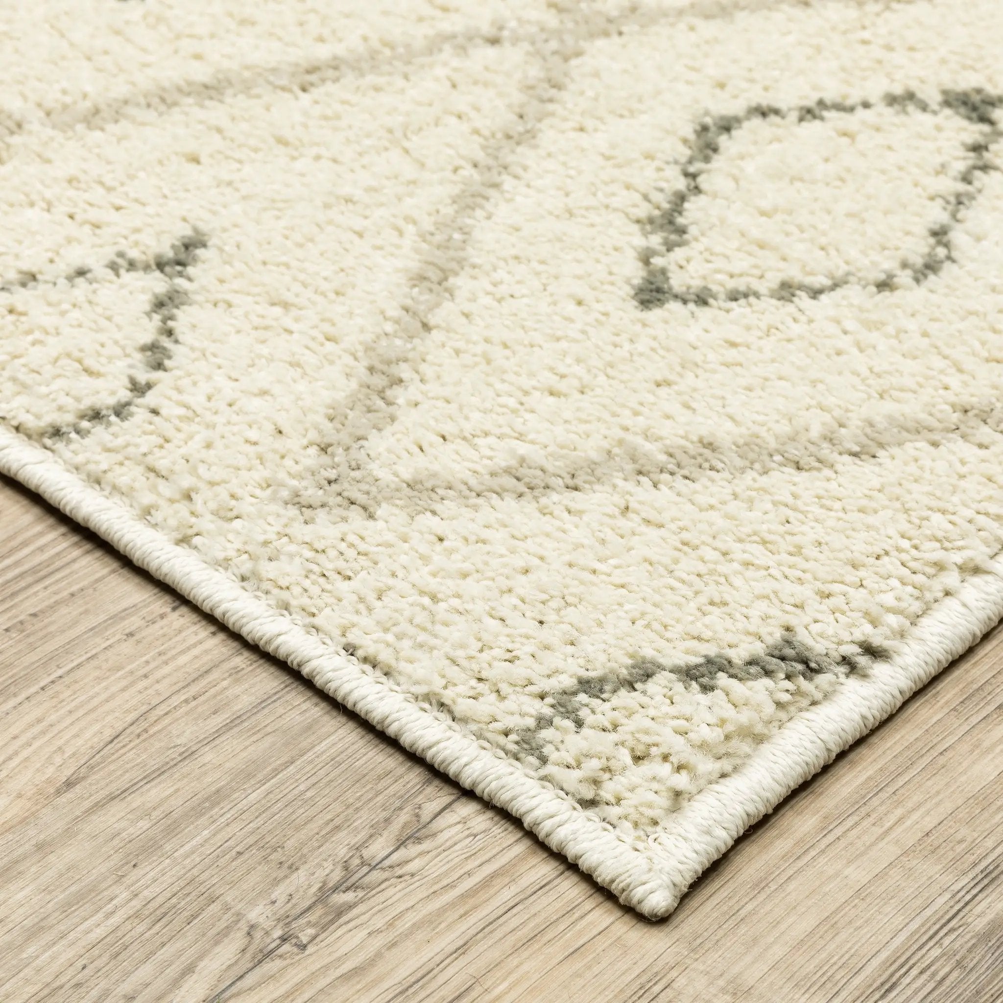 Carson 3943G Ivory/ Sand Area Rug by Oriental Weavers