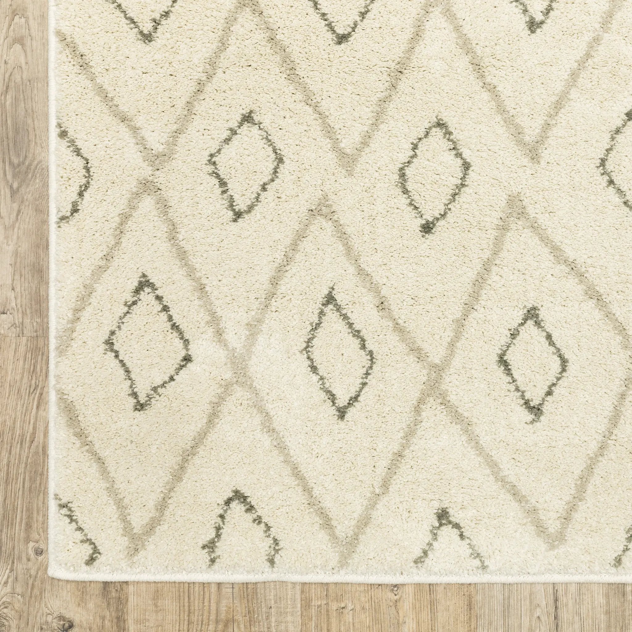 Carson 3943G Ivory/ Sand Area Rug by Oriental Weavers