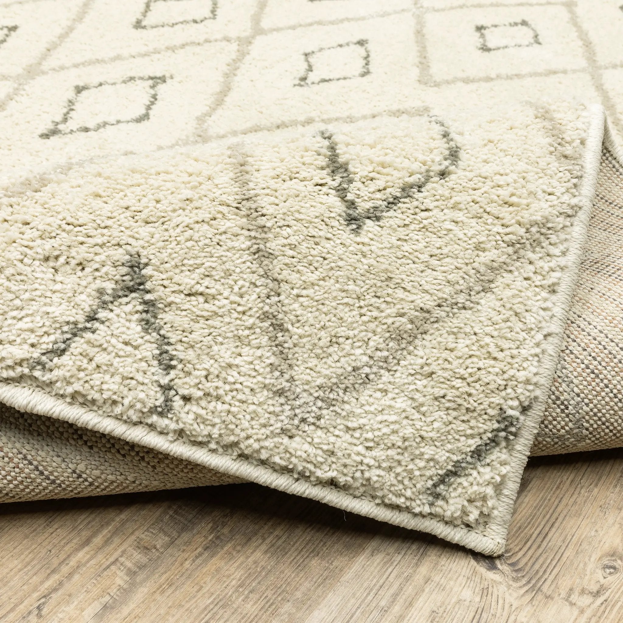 Carson 3943G Ivory/ Sand Area Rug by Oriental Weavers