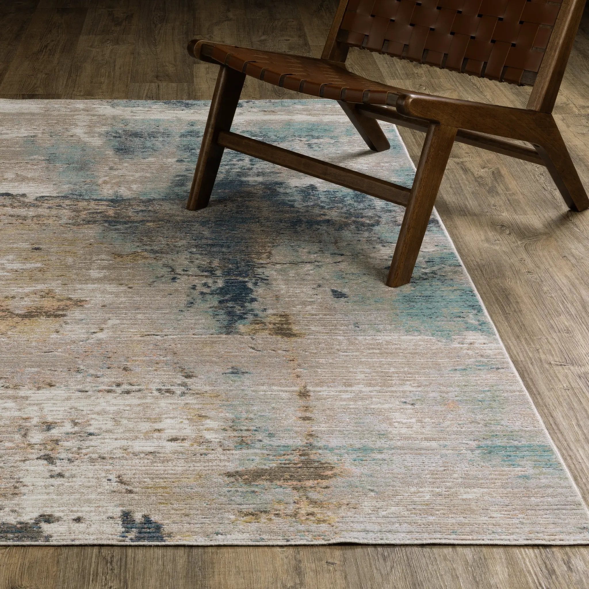Cavett CAV03 Ivory/ Blue Area Rug by Oriental Weavers