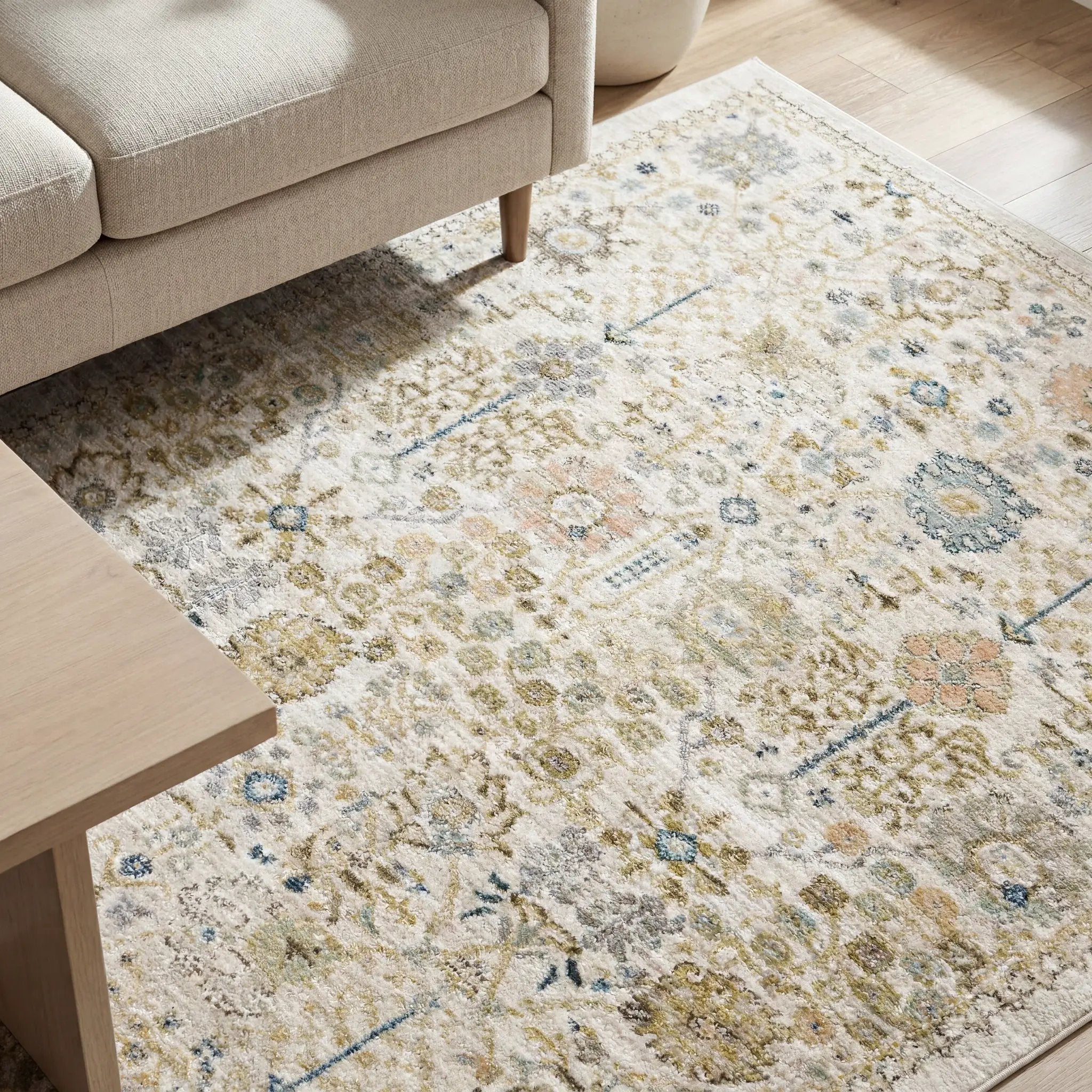 Cavett CAV13 Blue/ Pink Area Rug by Oriental Weavers