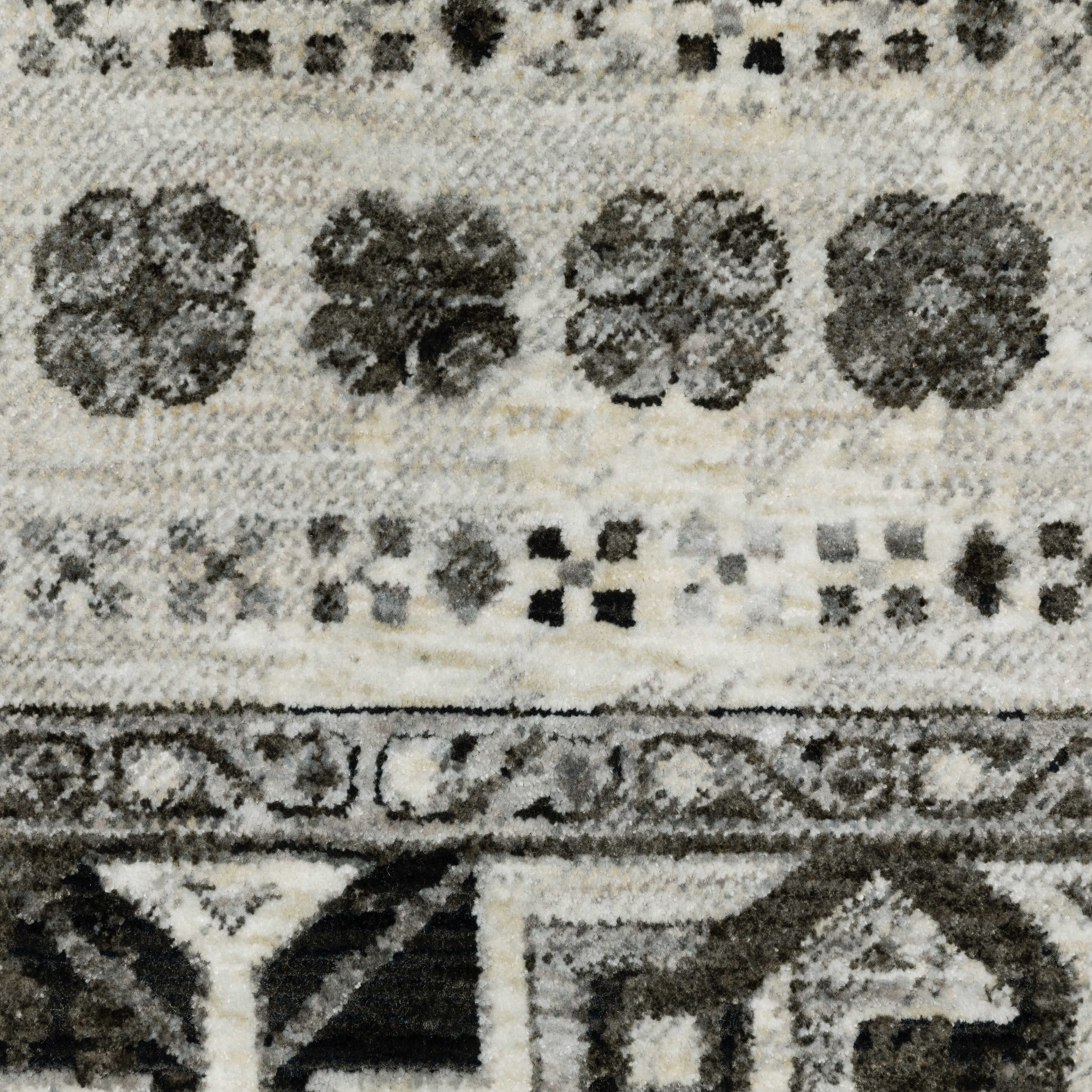 Oriental Weavers Chamberlain CH01G plush traditional rug featuring decorative pattern in ivory/ charcoal tones