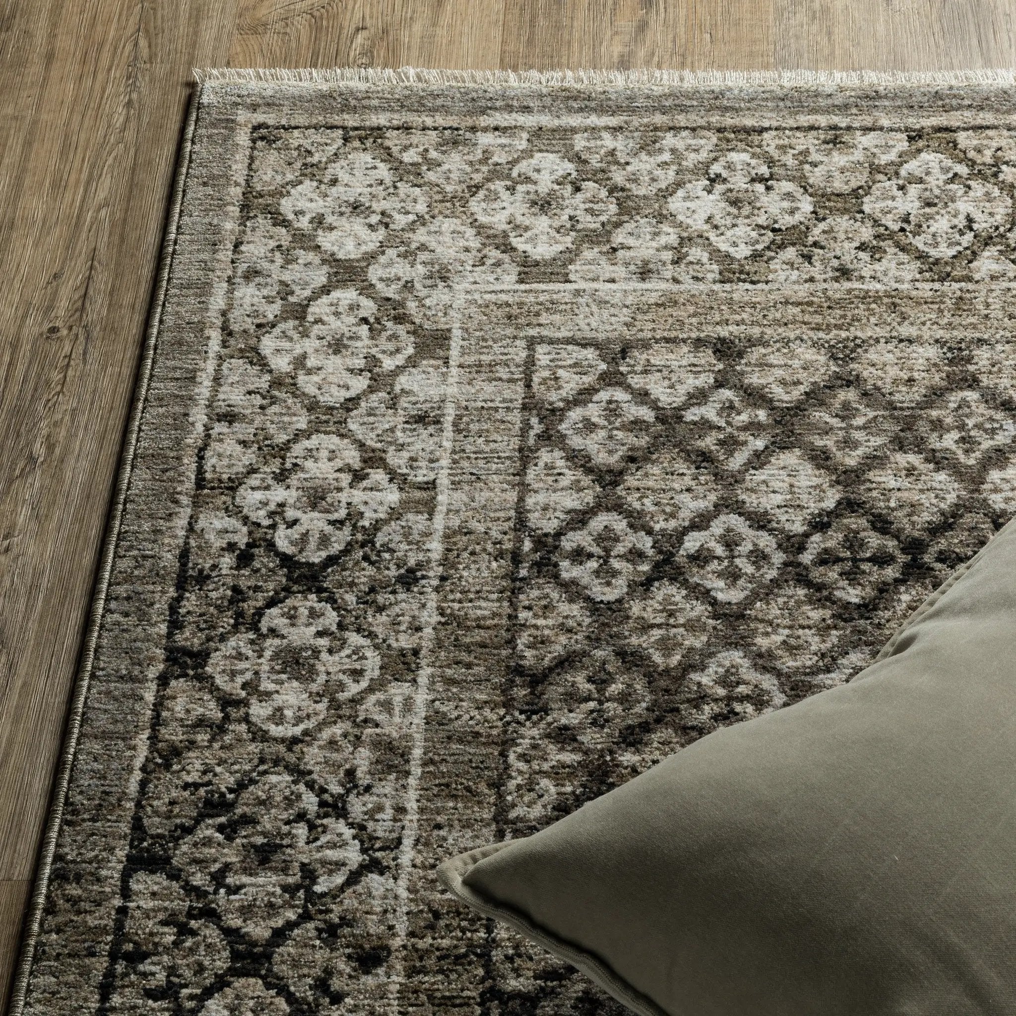 Chamberlain CH02D Grey/ Beige Area Rug by Oriental Weavers