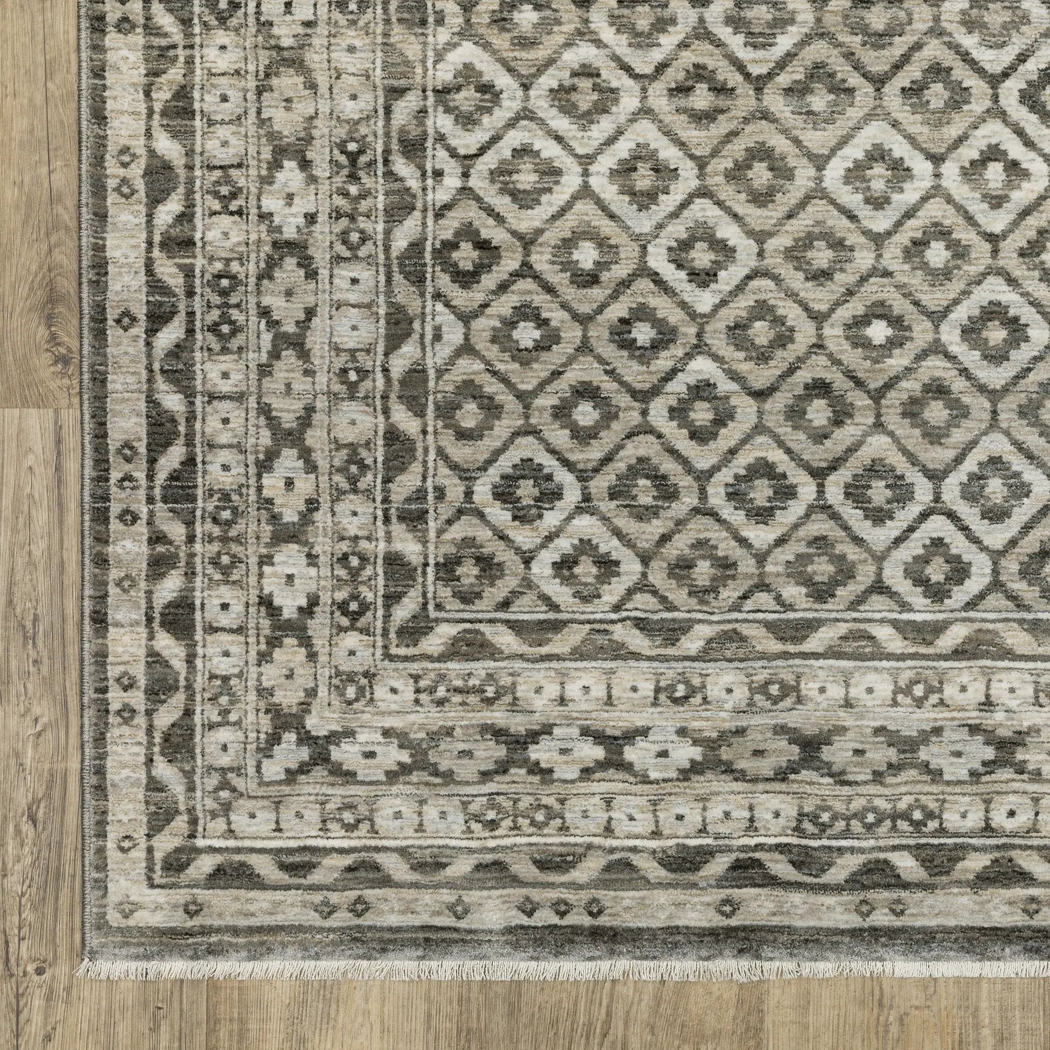 Chamberlain CH03B Grey/ Beige Area Rug by Oriental Weavers