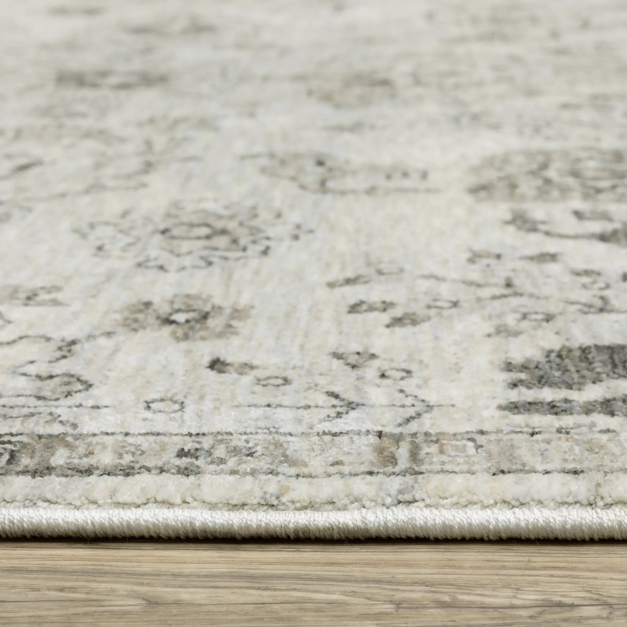 Chamberlain CH06B Ivory/ Grey Area Rug by Oriental Weavers