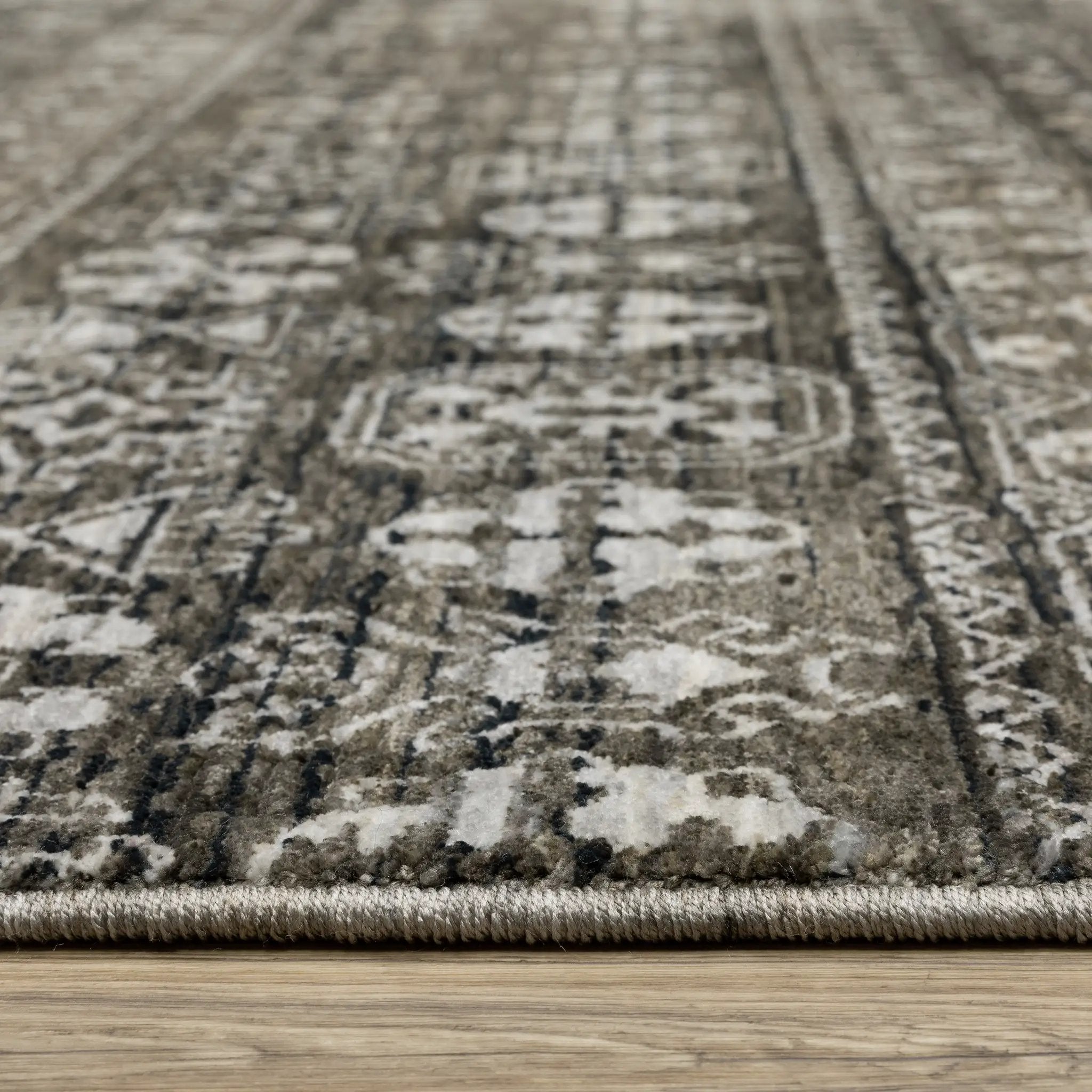 Chamberlain CH07C Black/ Grey Area Rug by Oriental Weavers
