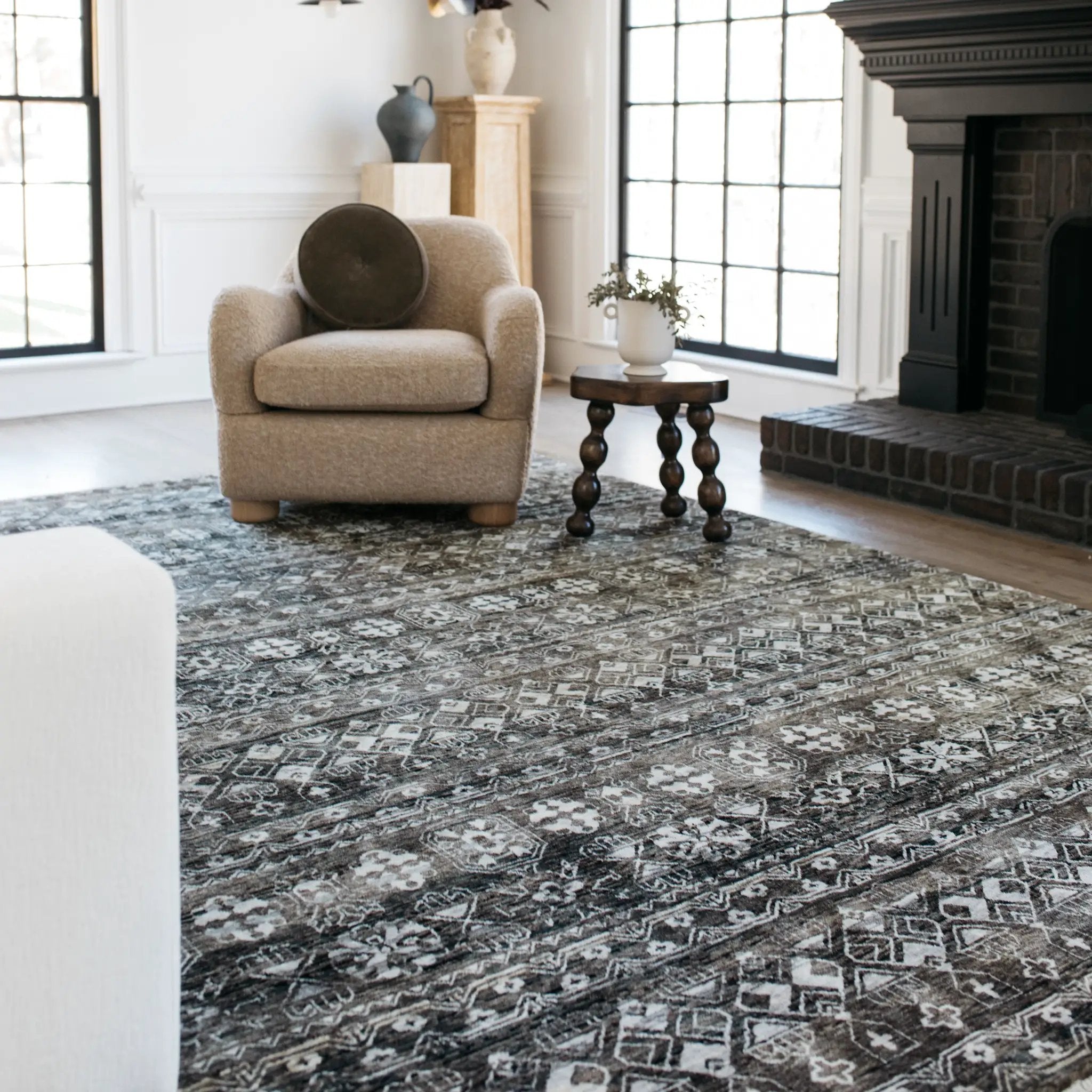 Chamberlain CH07C Black/ Grey Area Rug by Oriental Weavers