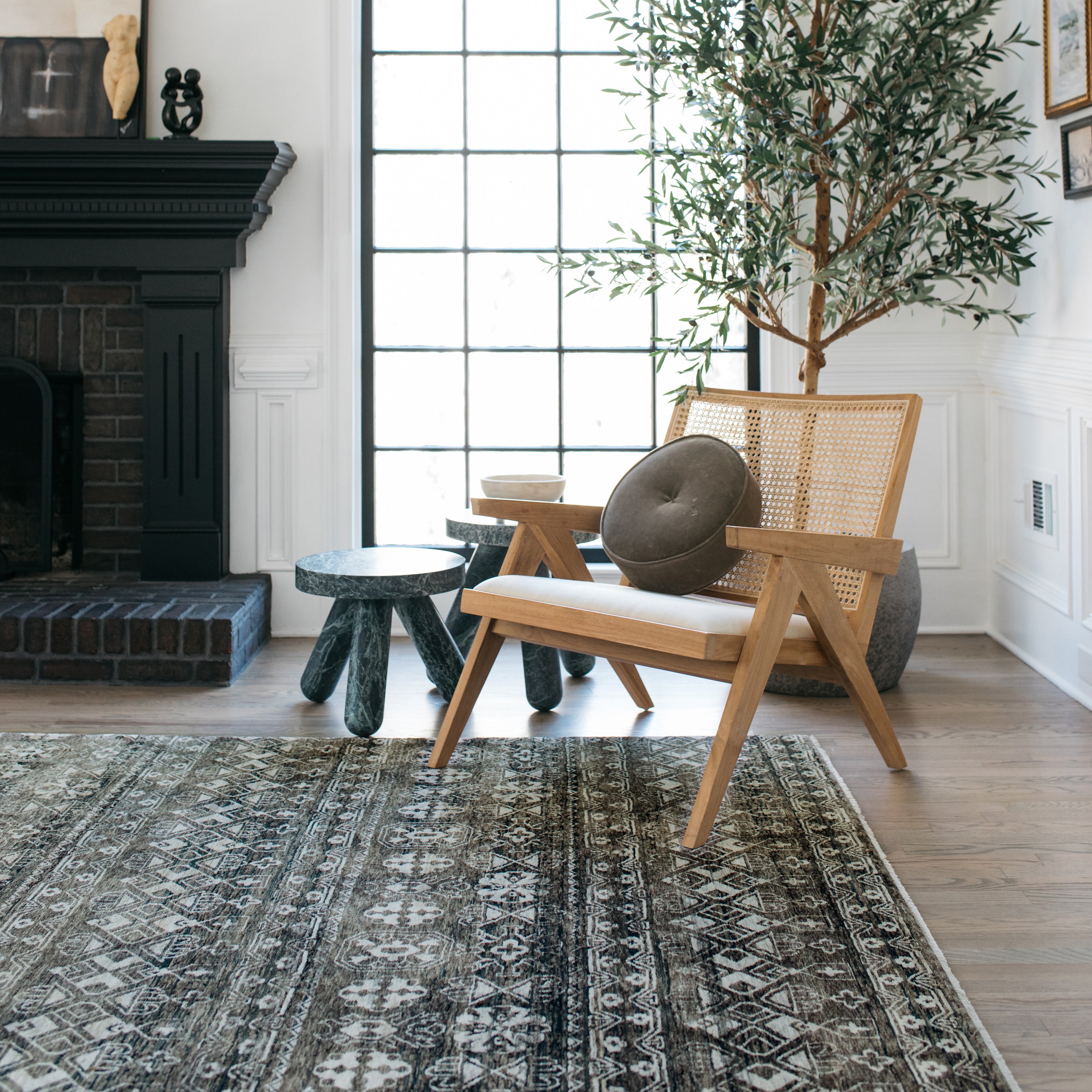 Oriental Weavers Chamberlain CH07C plush traditional rug featuring decorative pattern in black/ grey tones