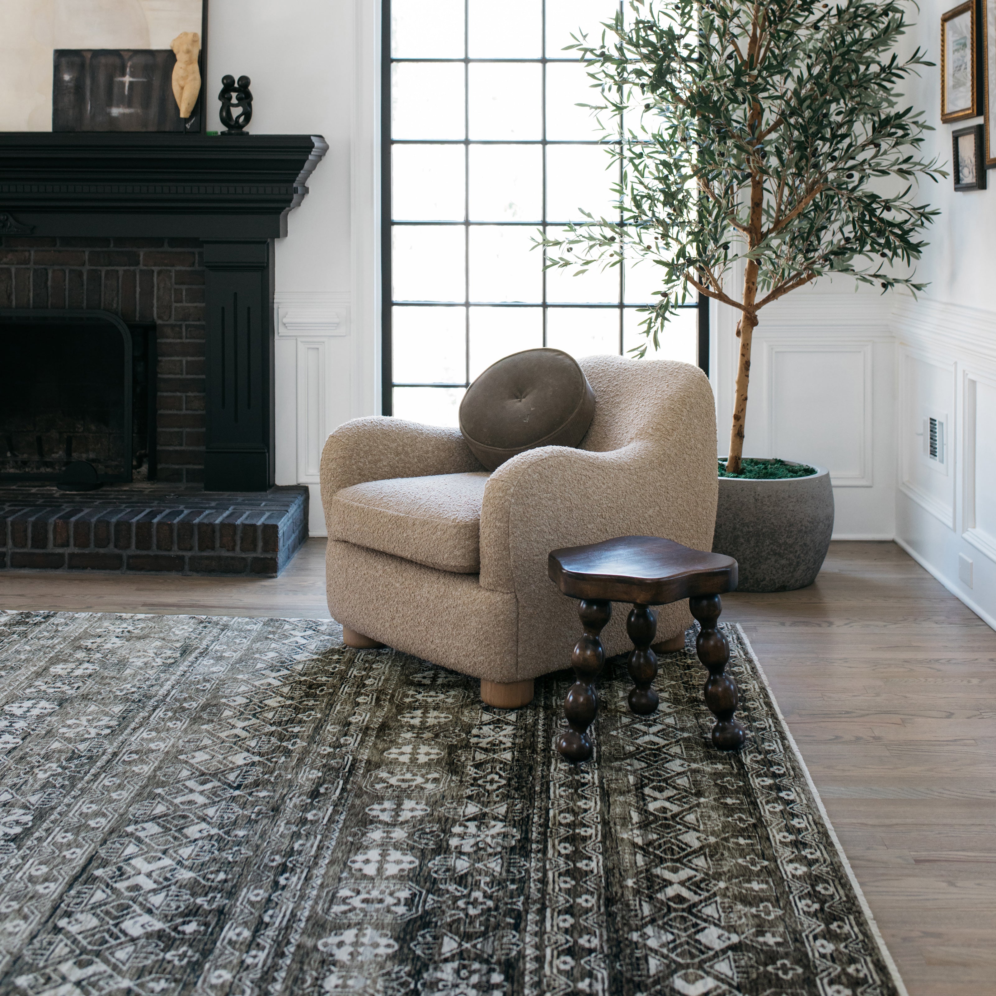 Oriental Weavers Chamberlain CH07C plush traditional rug featuring decorative pattern in black/ grey tones