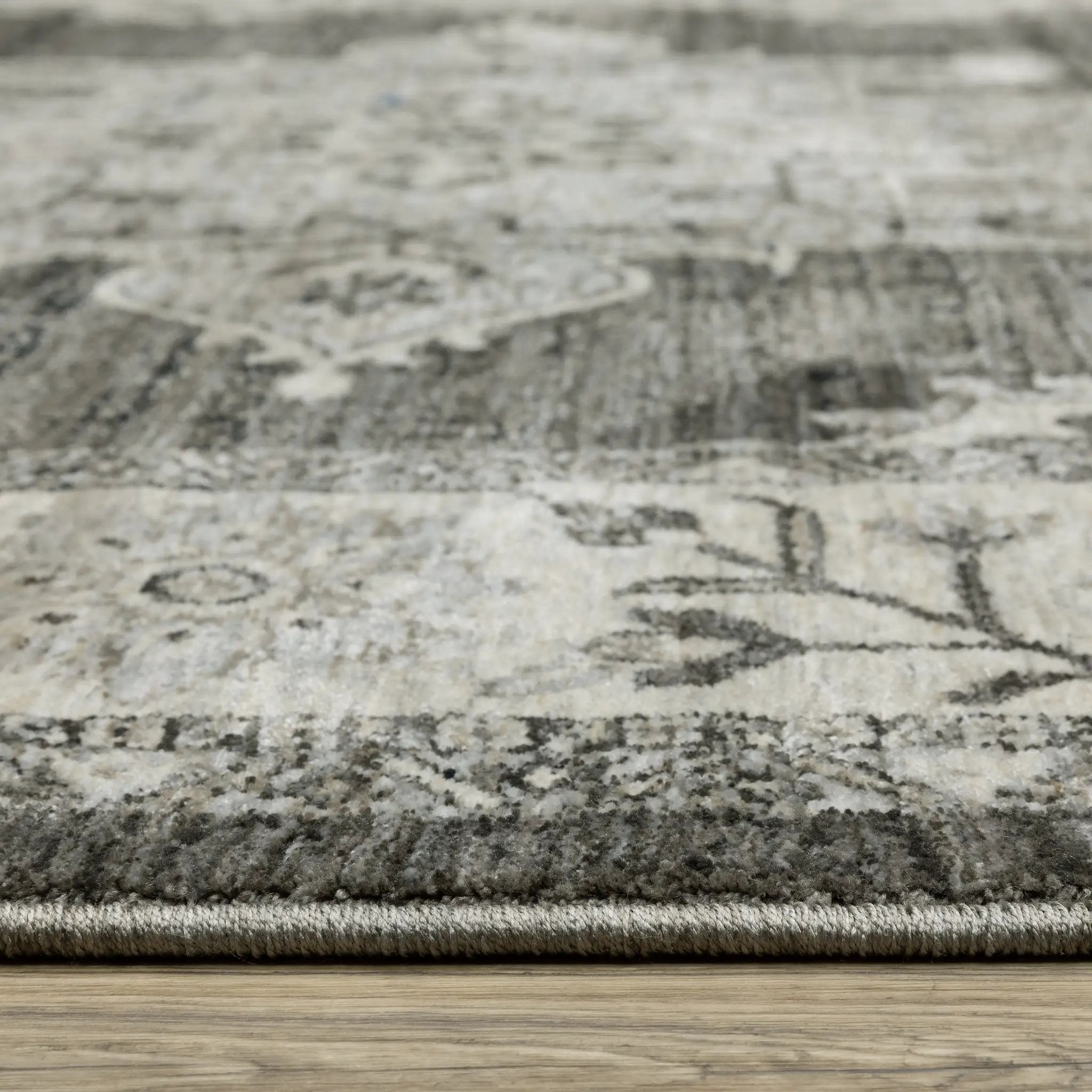 Chamberlain CH08B Grey/ Beige Area Rug by Oriental Weavers