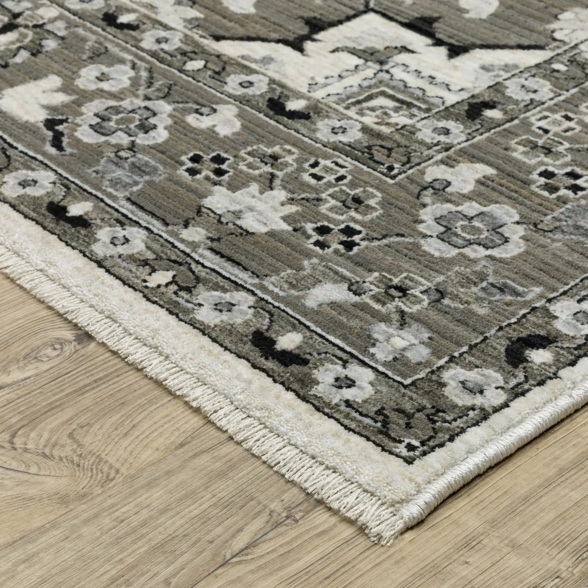 Chamberlain CH09A Ivory/ Grey Area Rug by Oriental Weavers