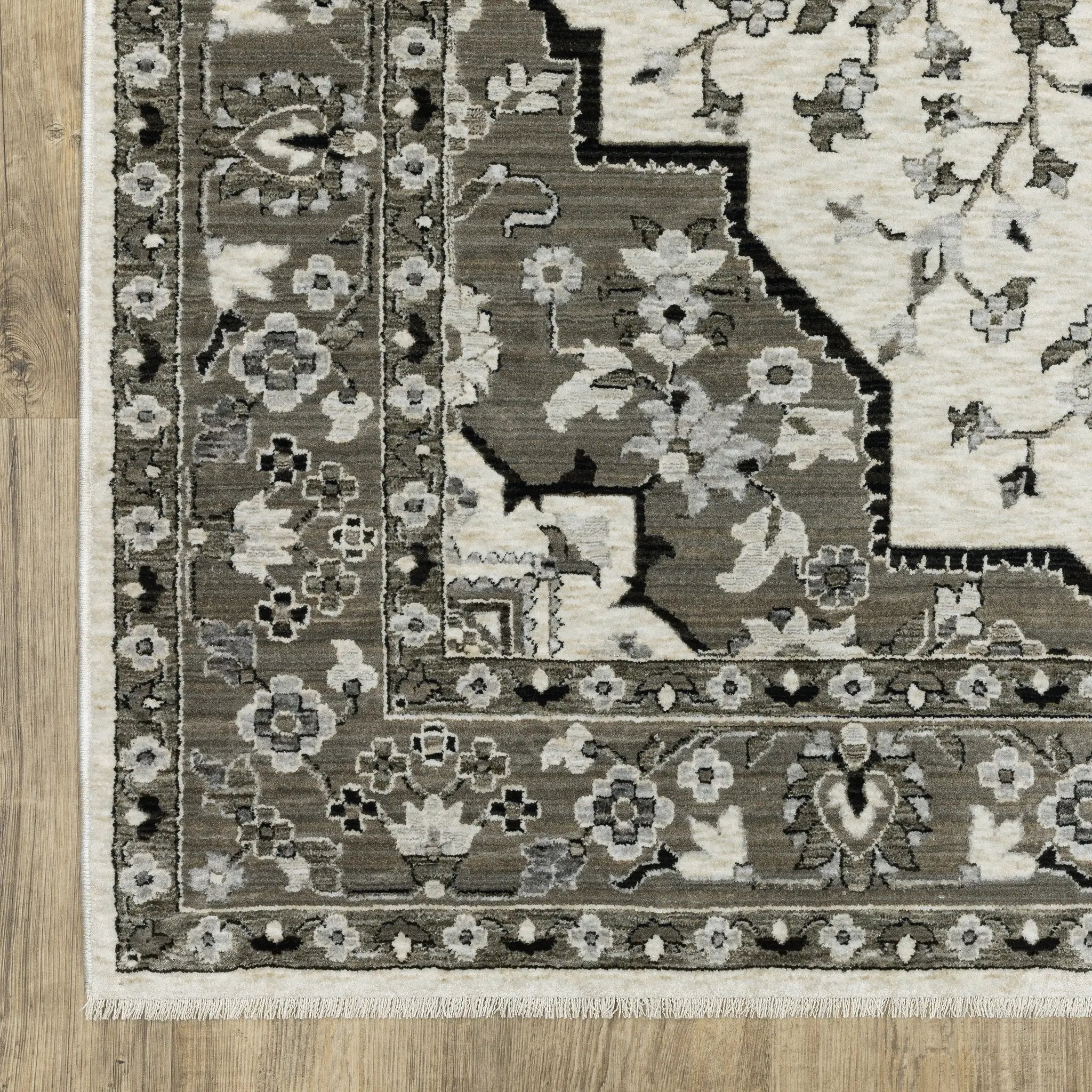 Chamberlain CH09A Ivory/ Grey Area Rug by Oriental Weavers