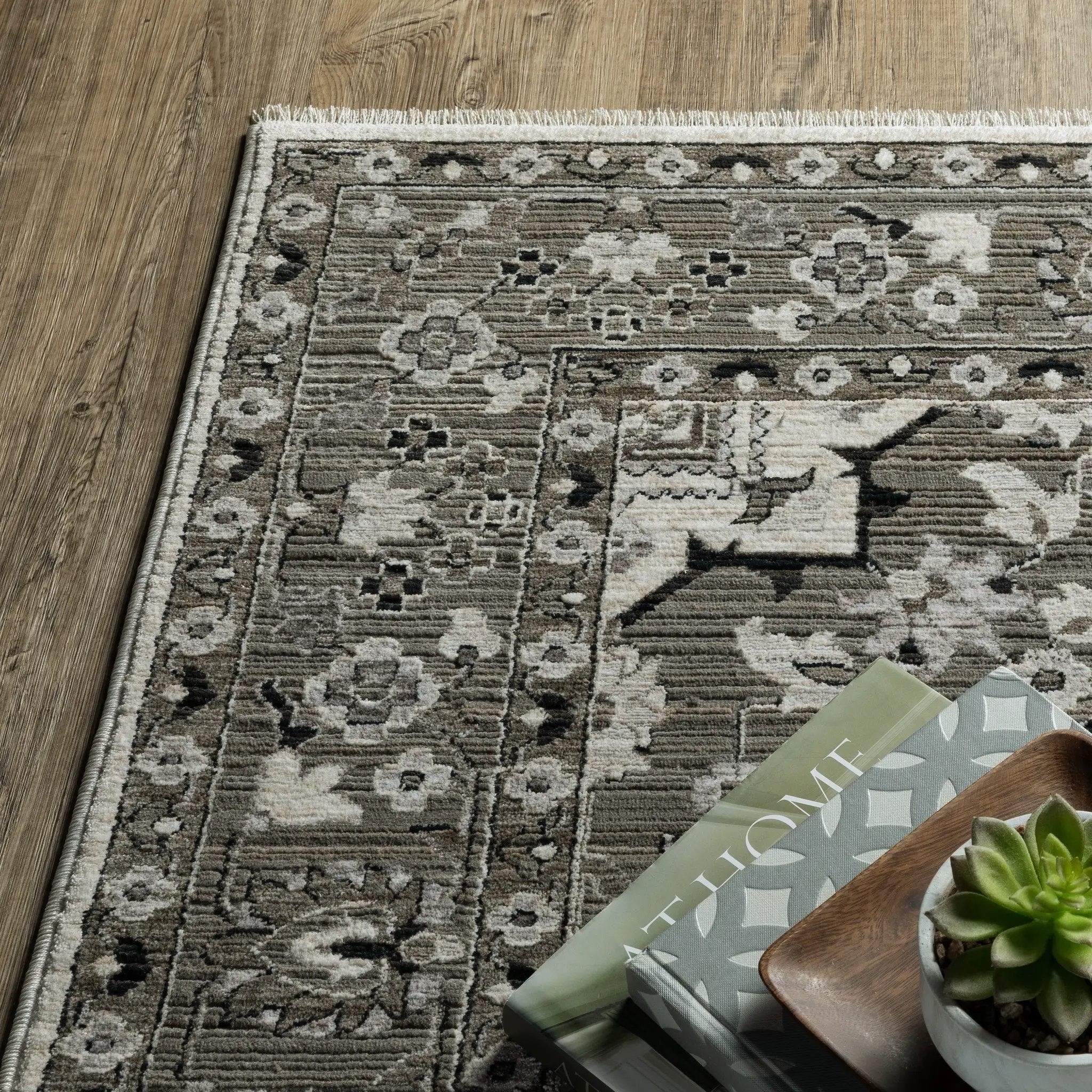Chamberlain CH09A Ivory/ Grey Area Rug by Oriental Weavers