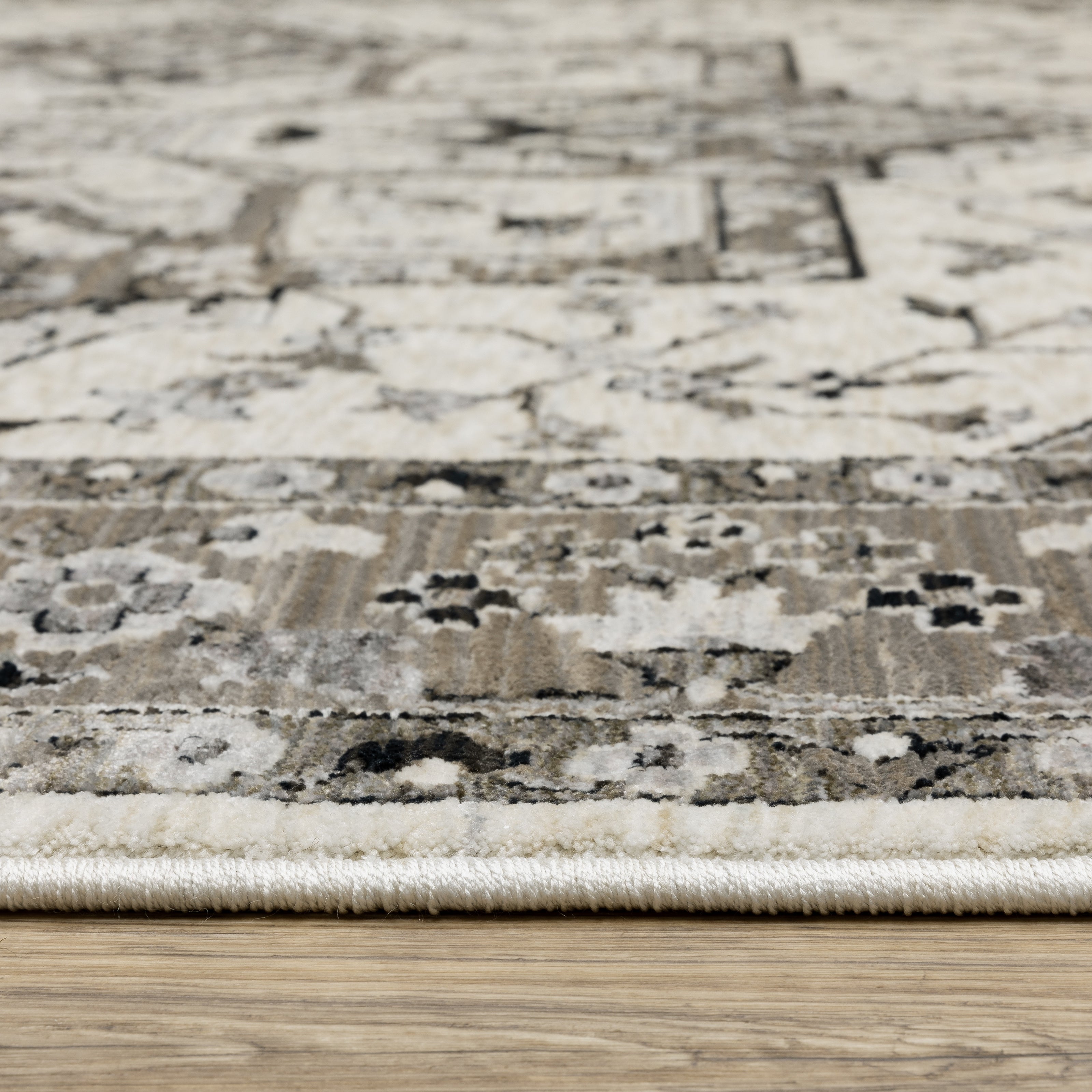 Oriental Weavers Chamberlain CH09A plush traditional rug featuring decorative pattern in ivory/ grey tones