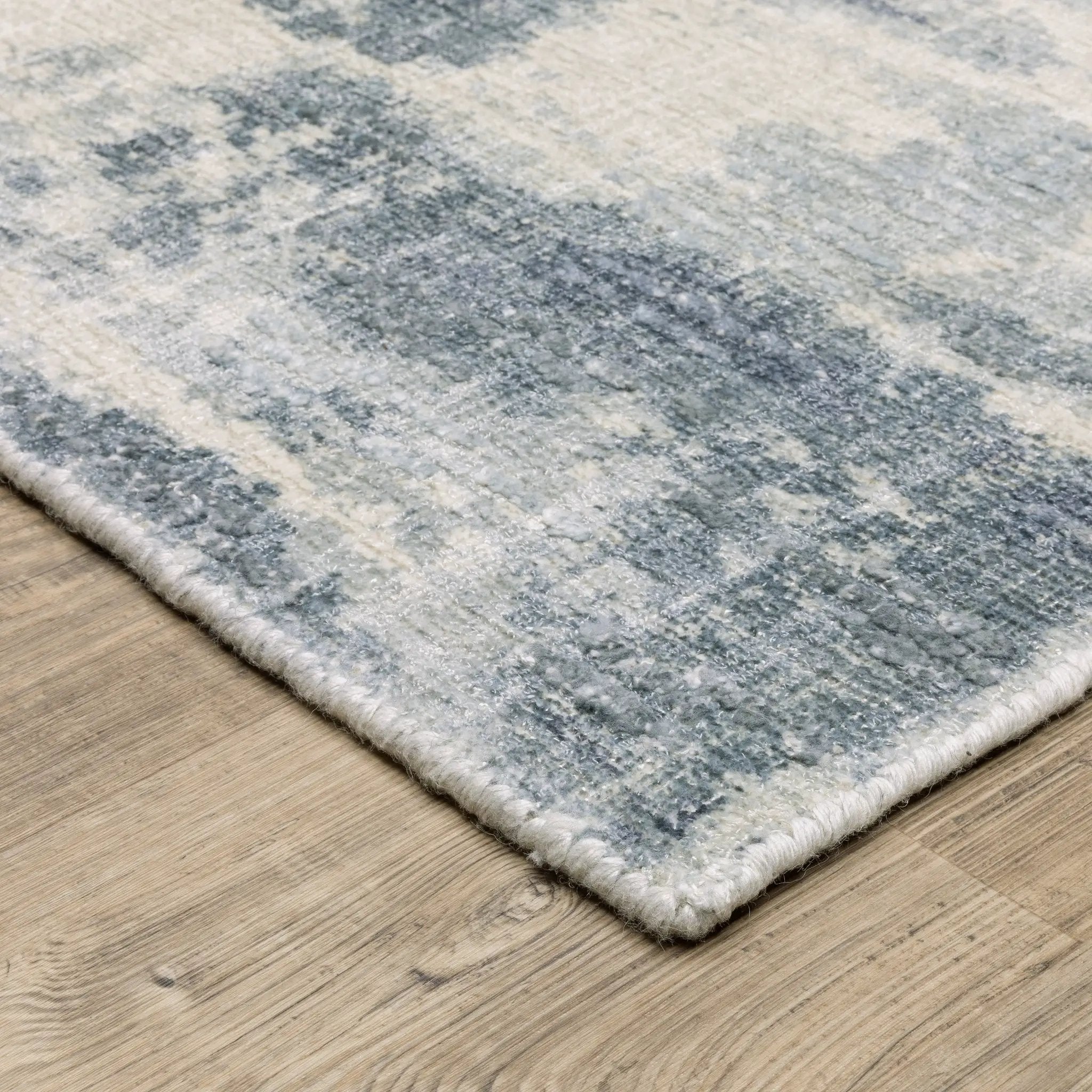 Clarke CLA07 Blue/ Ivory Area Rug by Oriental Weavers