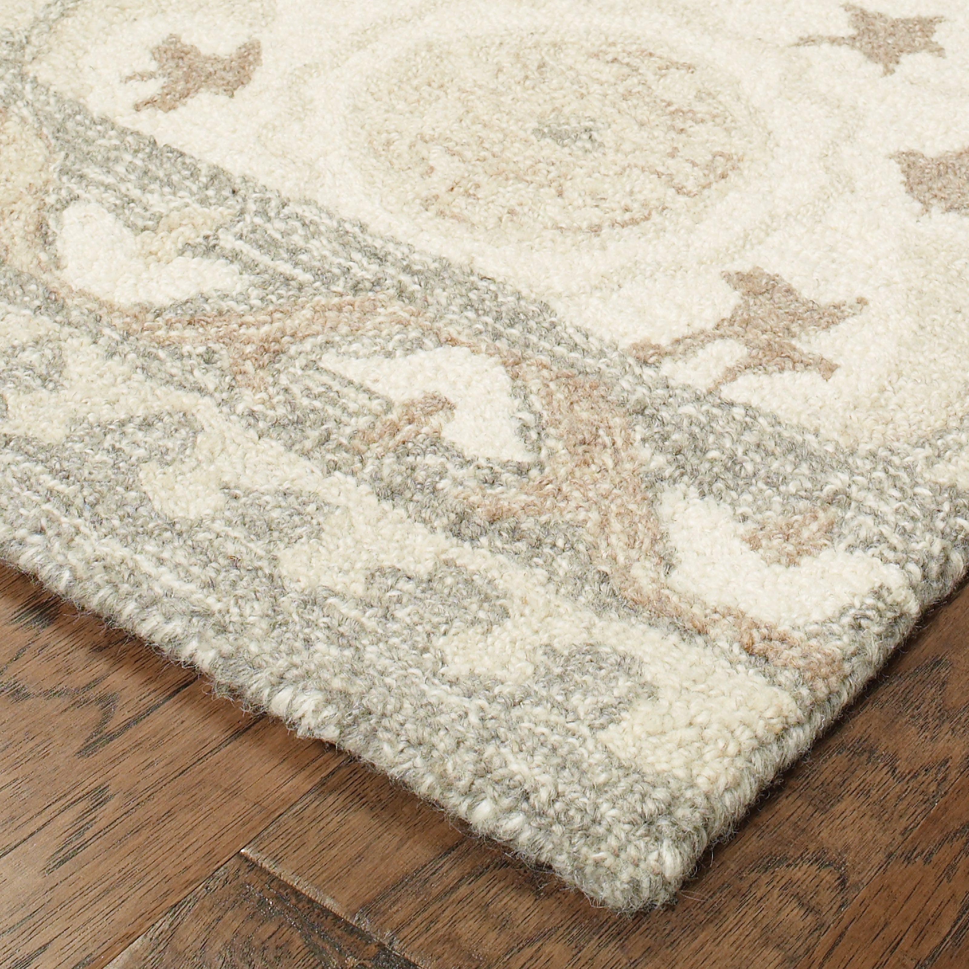 Oriental Weavers Craft 93005 soft traditional rug featuring decorative pattern in ivory/ grey tones