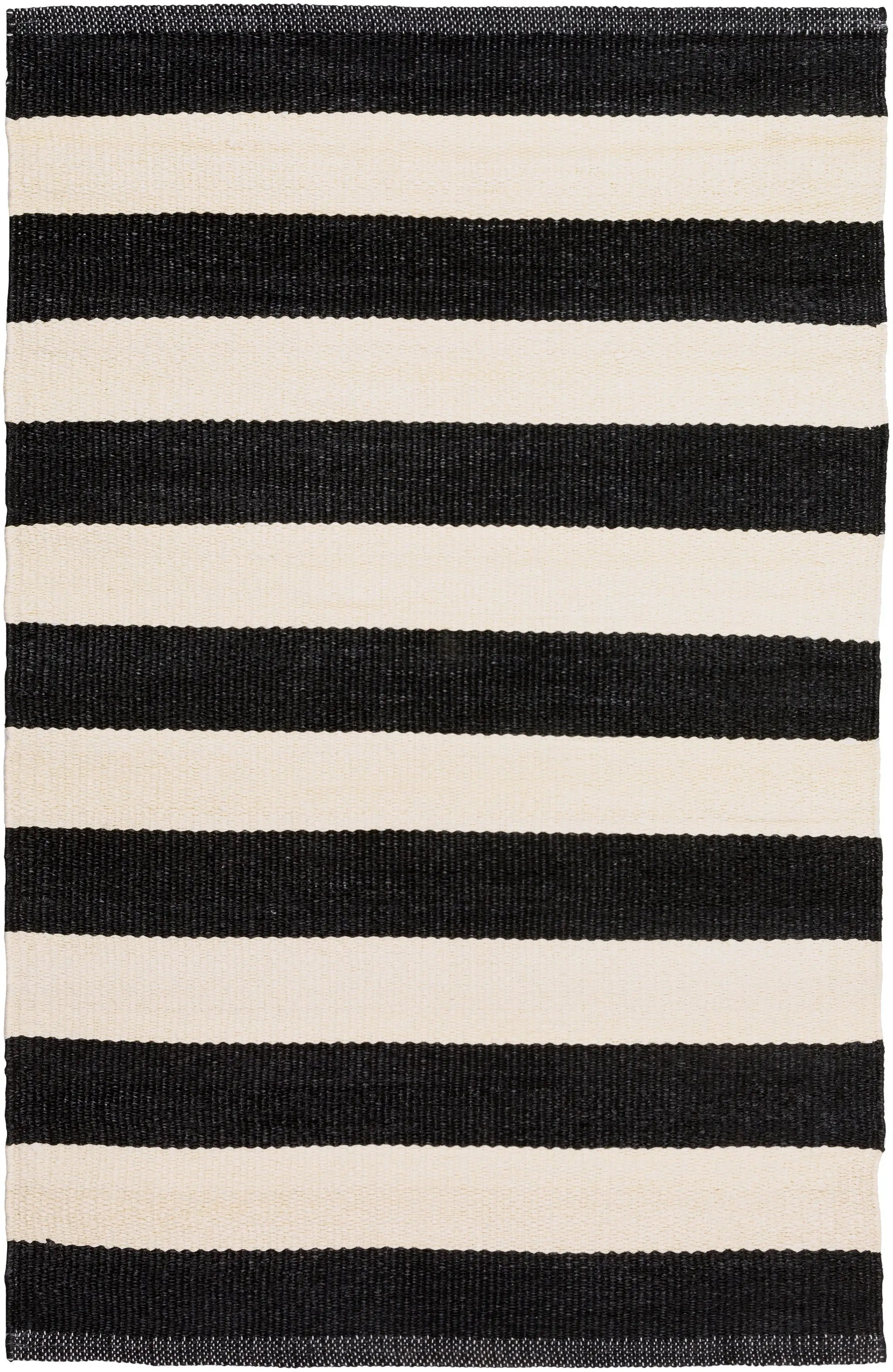 Picnic PIC-4005 Black Area Rug by LIVABLISS