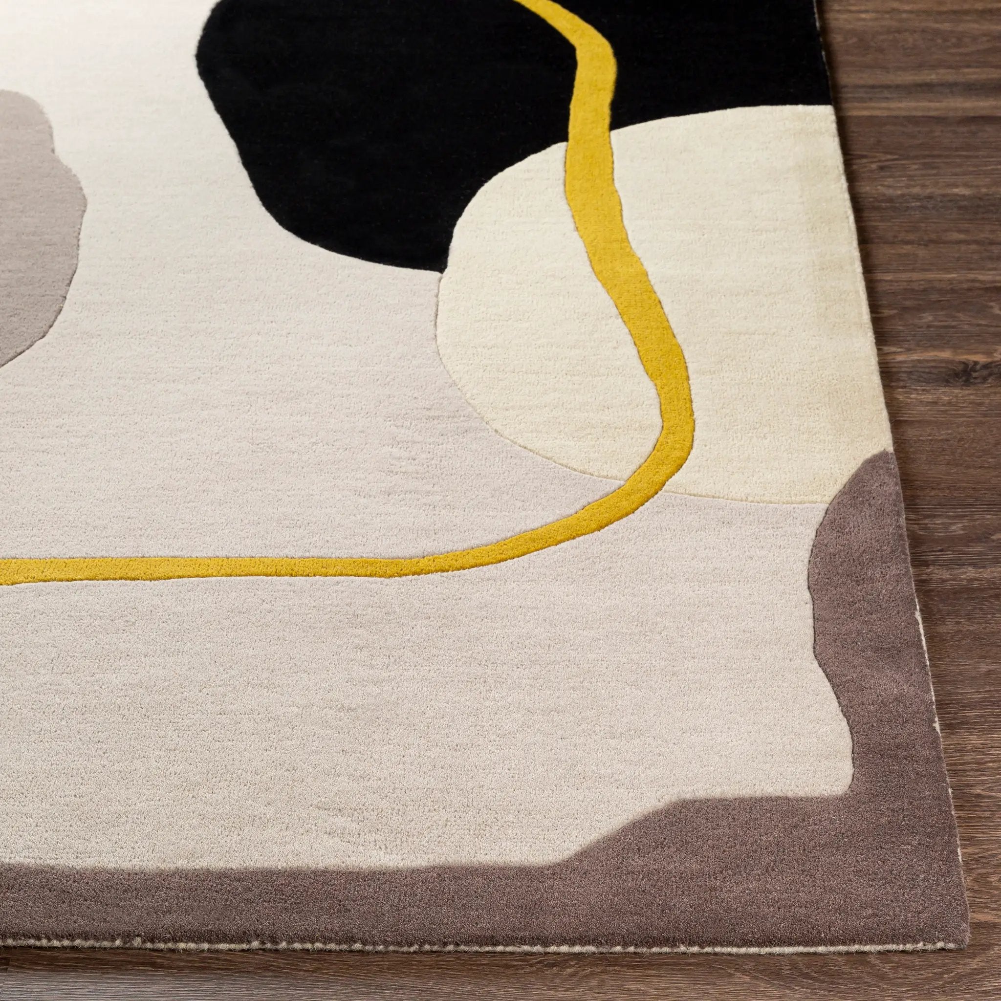 Queens QUN-2303 Mustard Area Rug by LIVABLISS
