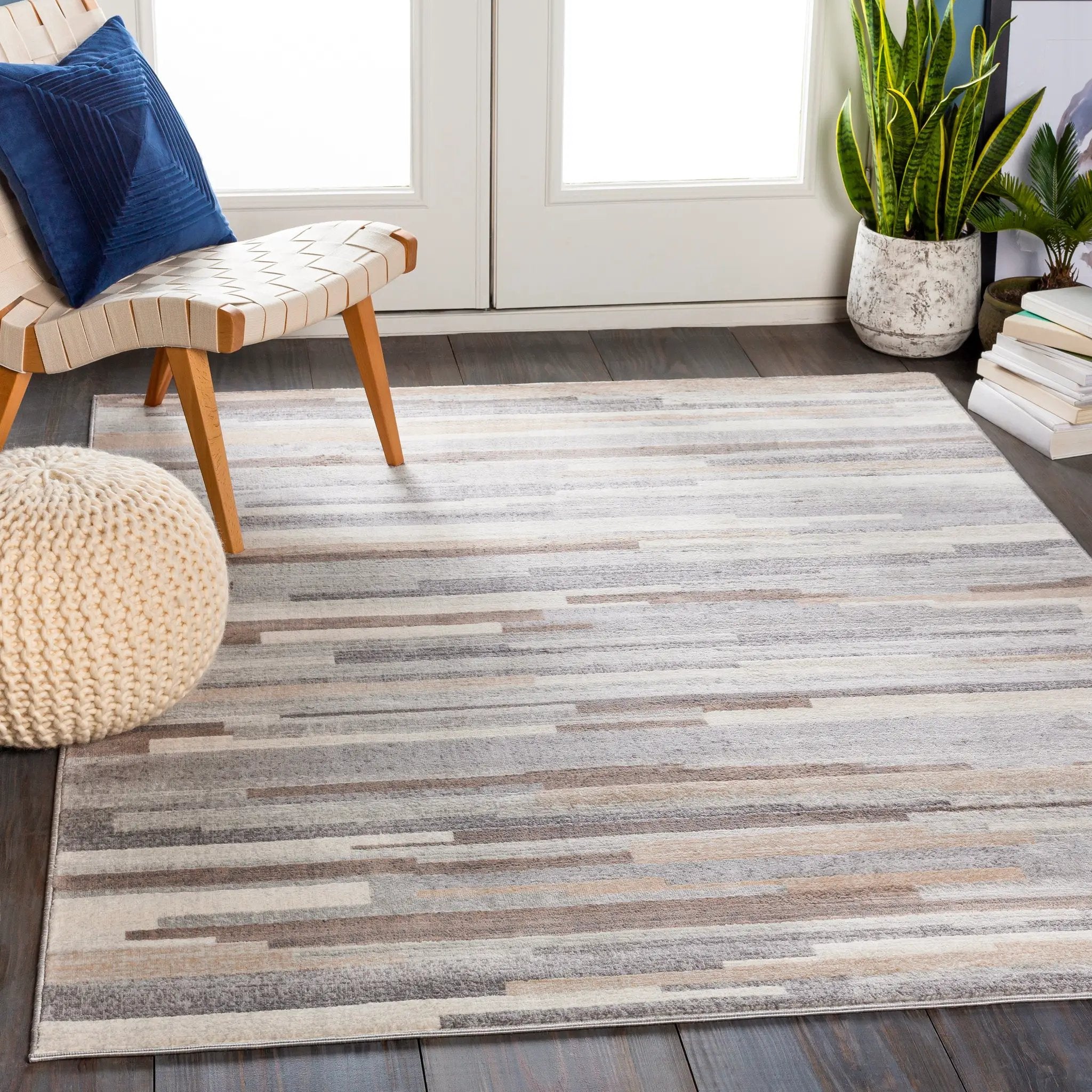 Roma ROM-2302 Gray Area Rug by LIVABLISS
