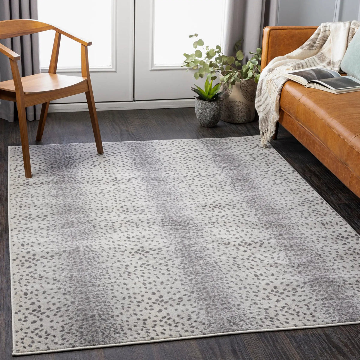 LIVABLISS Roma ROM-2371 Black Area Rug