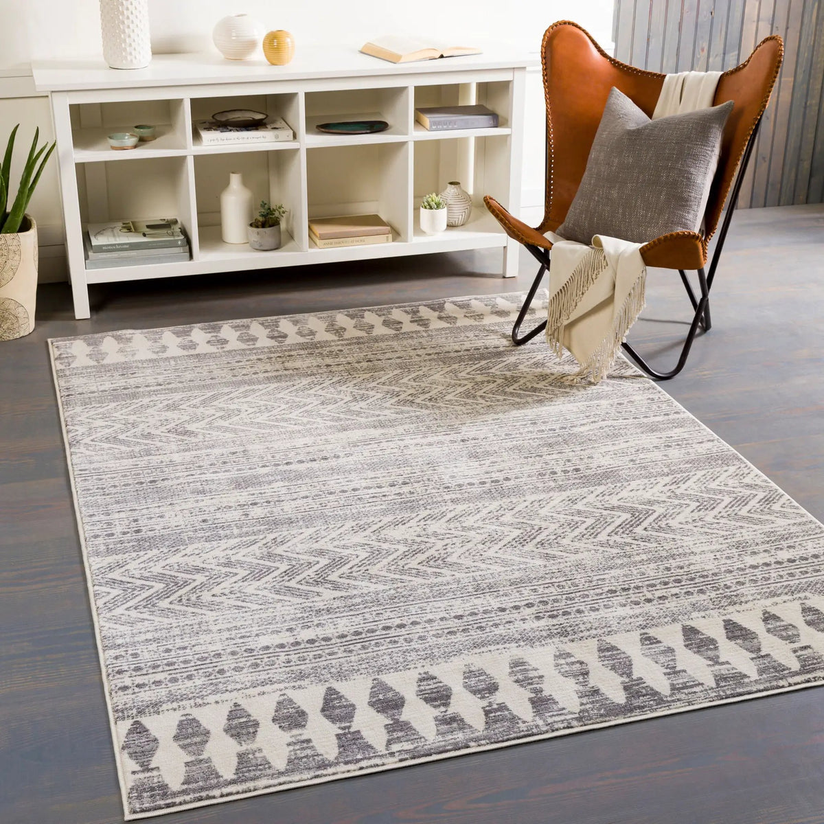 LIVABLISS Roma ROM-2396 Gray Area Rug