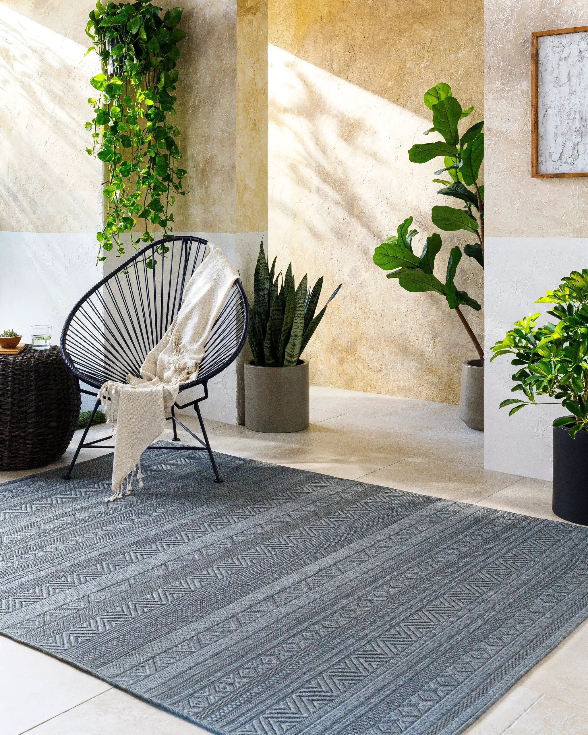 Sandra SDR-2321 Charcoal Area Rug by LIVABLISS
