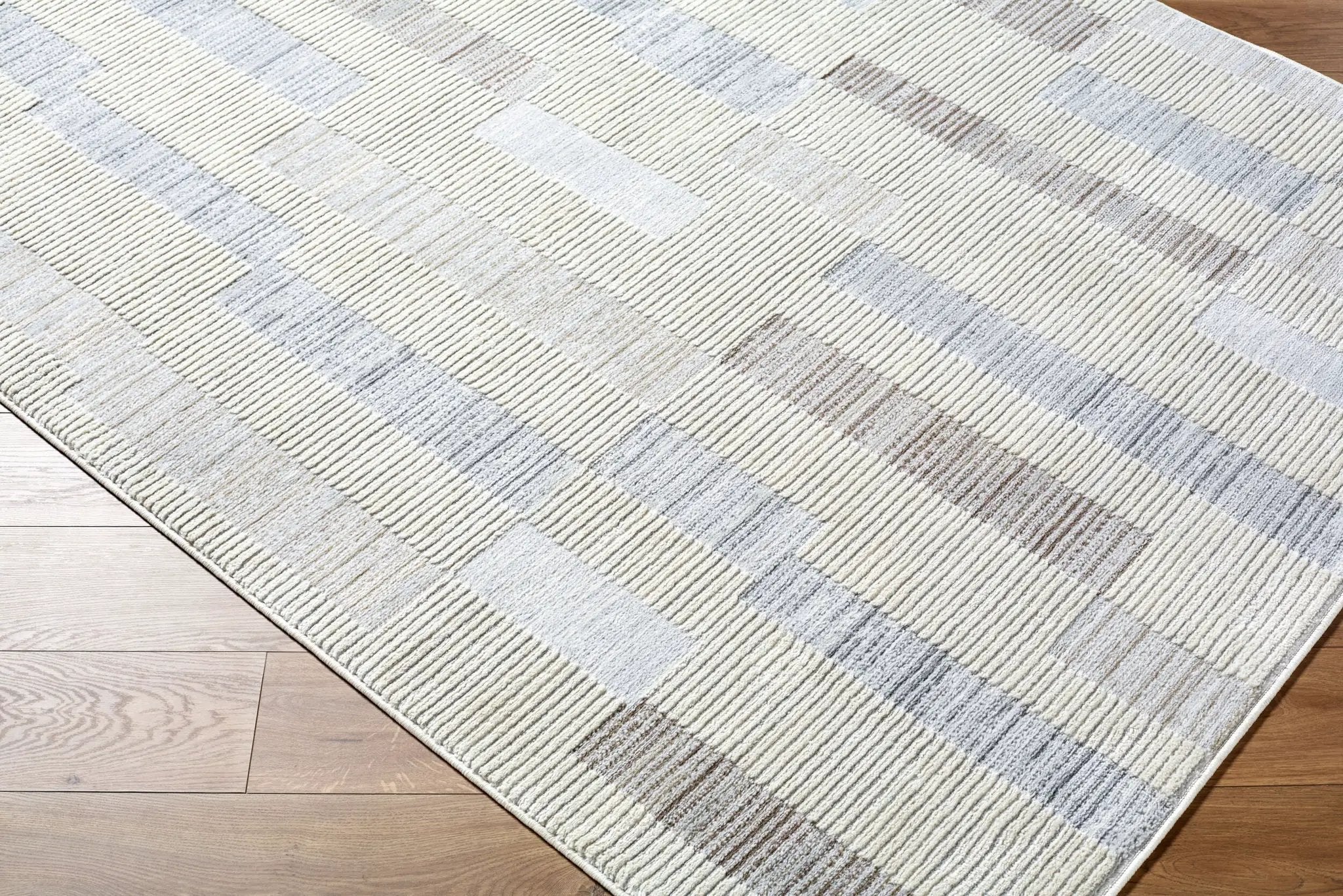 Siyah SIY-2318 White Area Rug by LIVABLISS