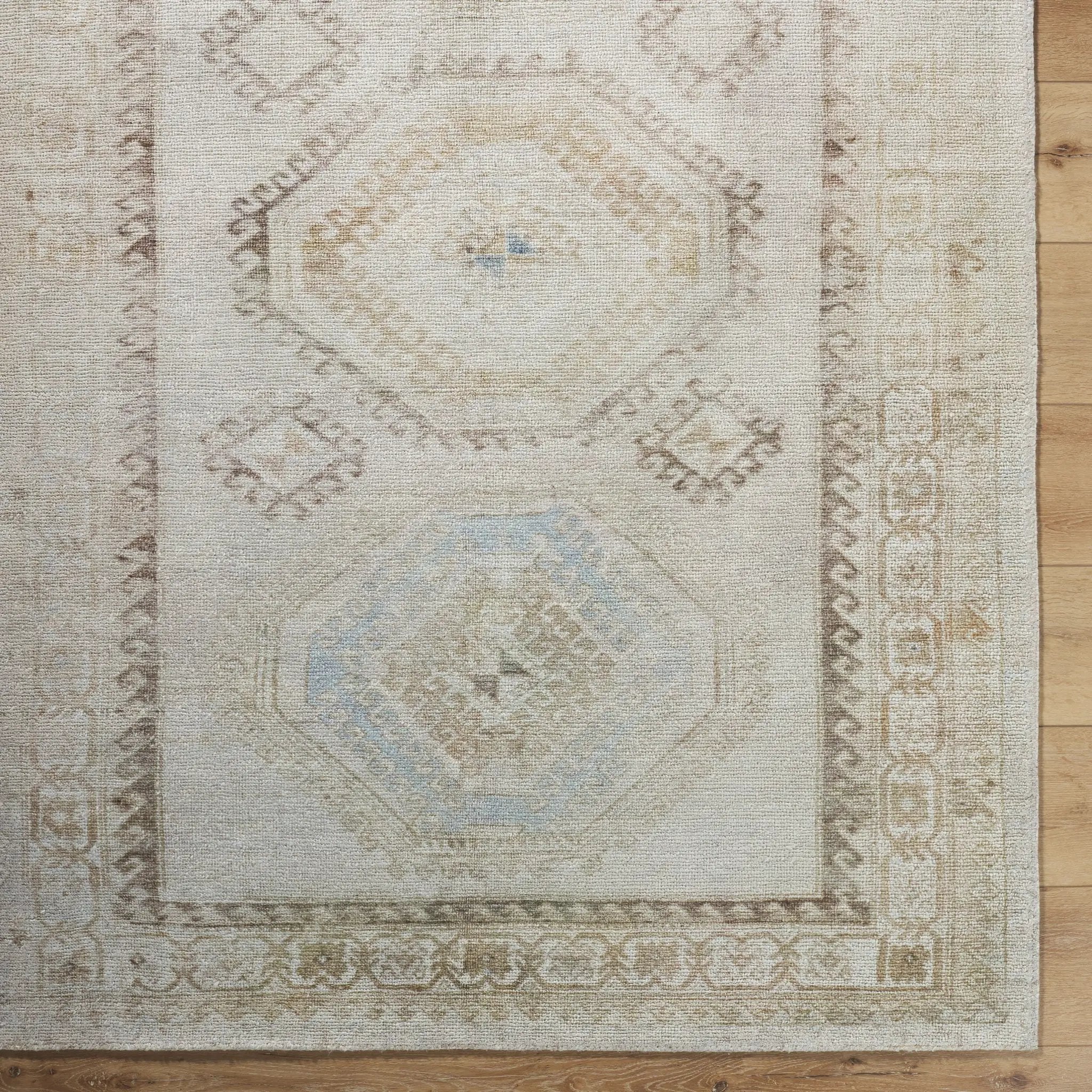 Unique UNQ-2319 Ivory Area Rug by LIVABLISS