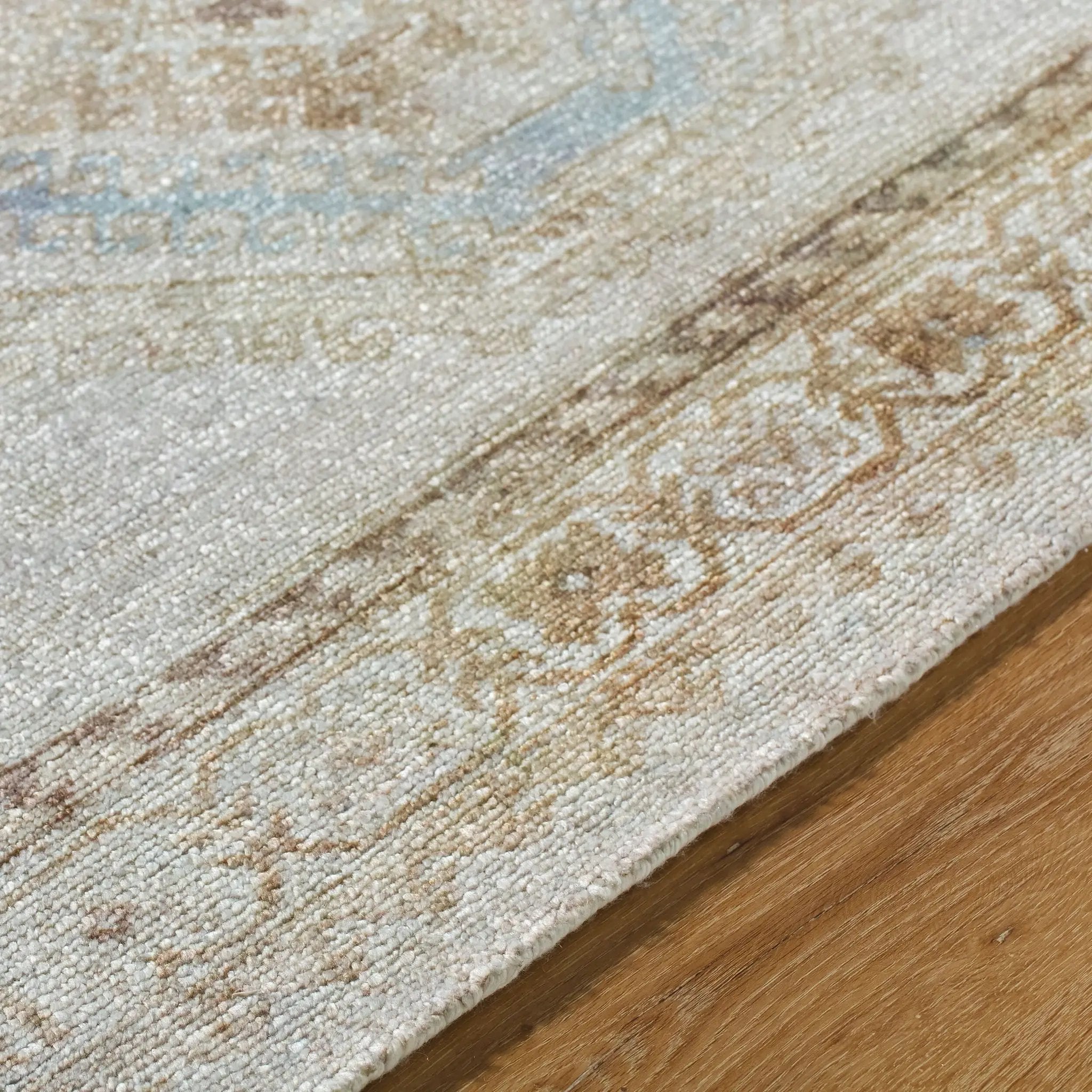 Unique UNQ-2319 Ivory Area Rug by LIVABLISS