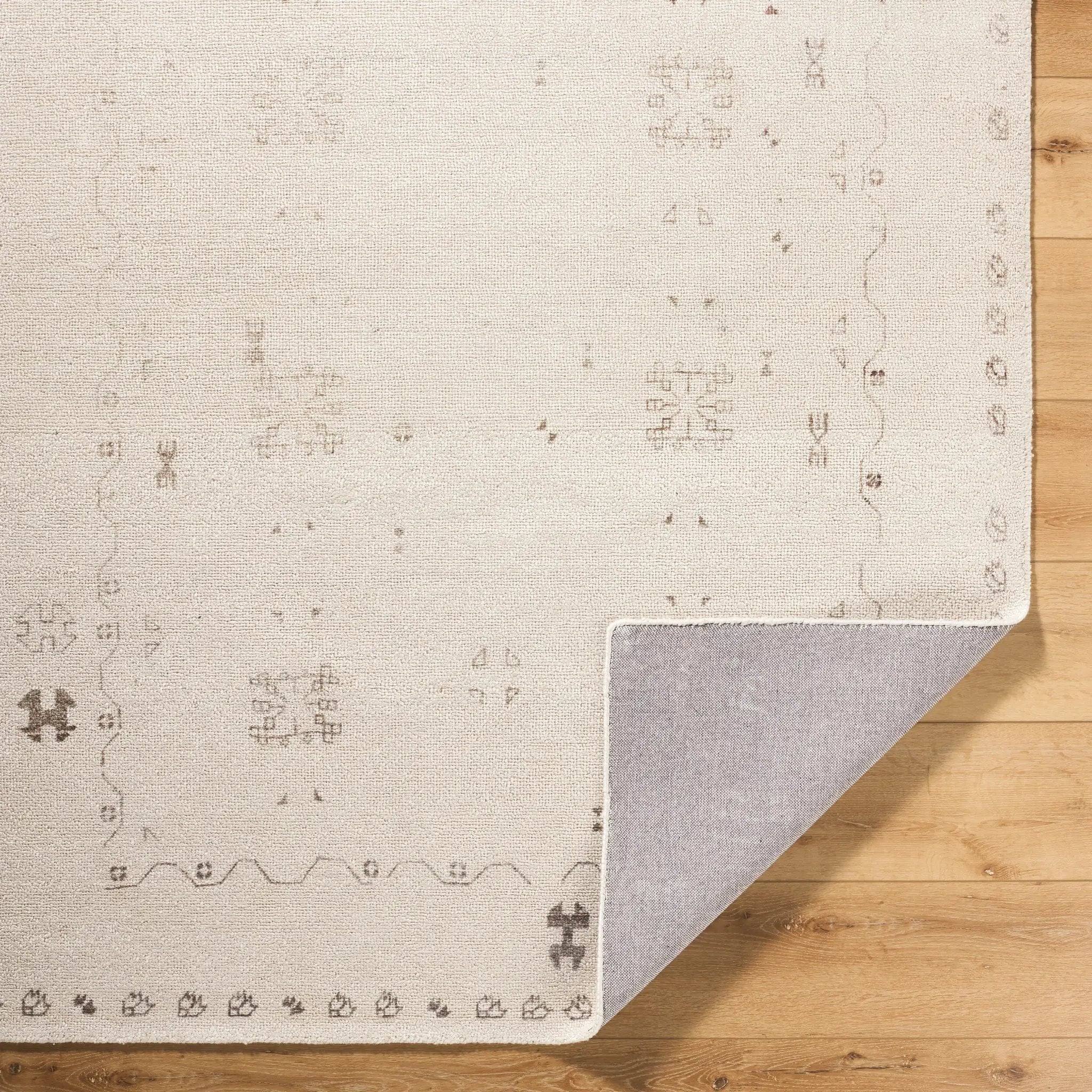 Unique UNQ-2322 Ivory Area Rug by LIVABLISS
