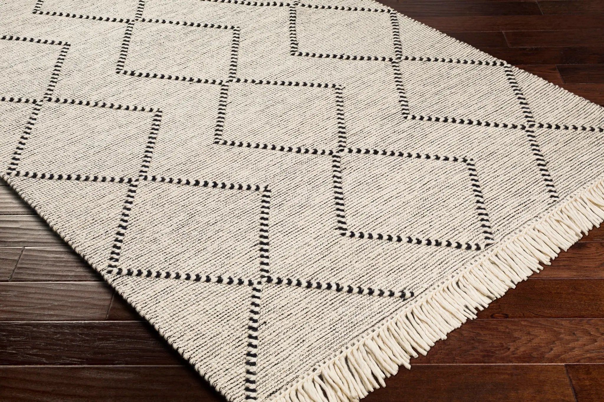 Uttar UTT-2303 Black Area Rug by LIVABLISS