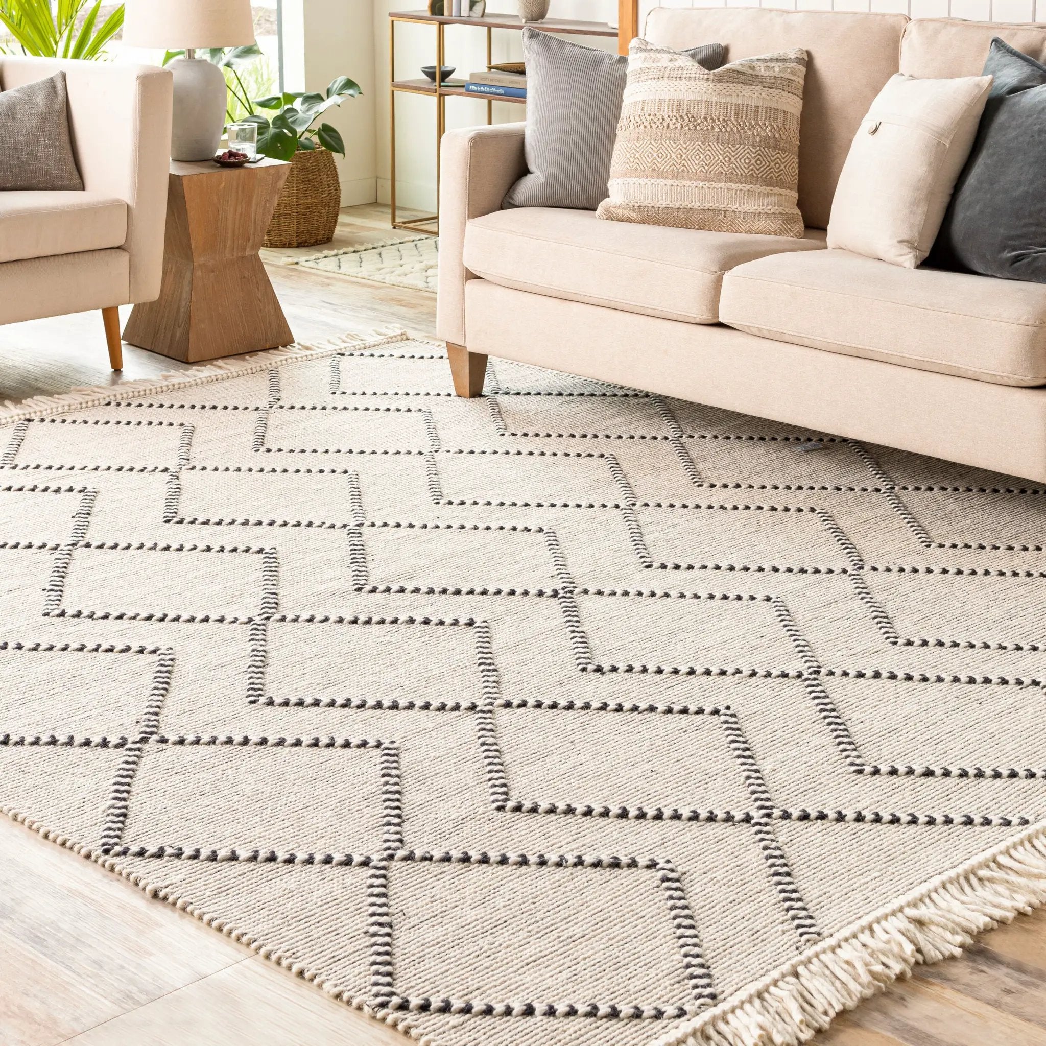 Uttar UTT-2303 Black Area Rug by LIVABLISS