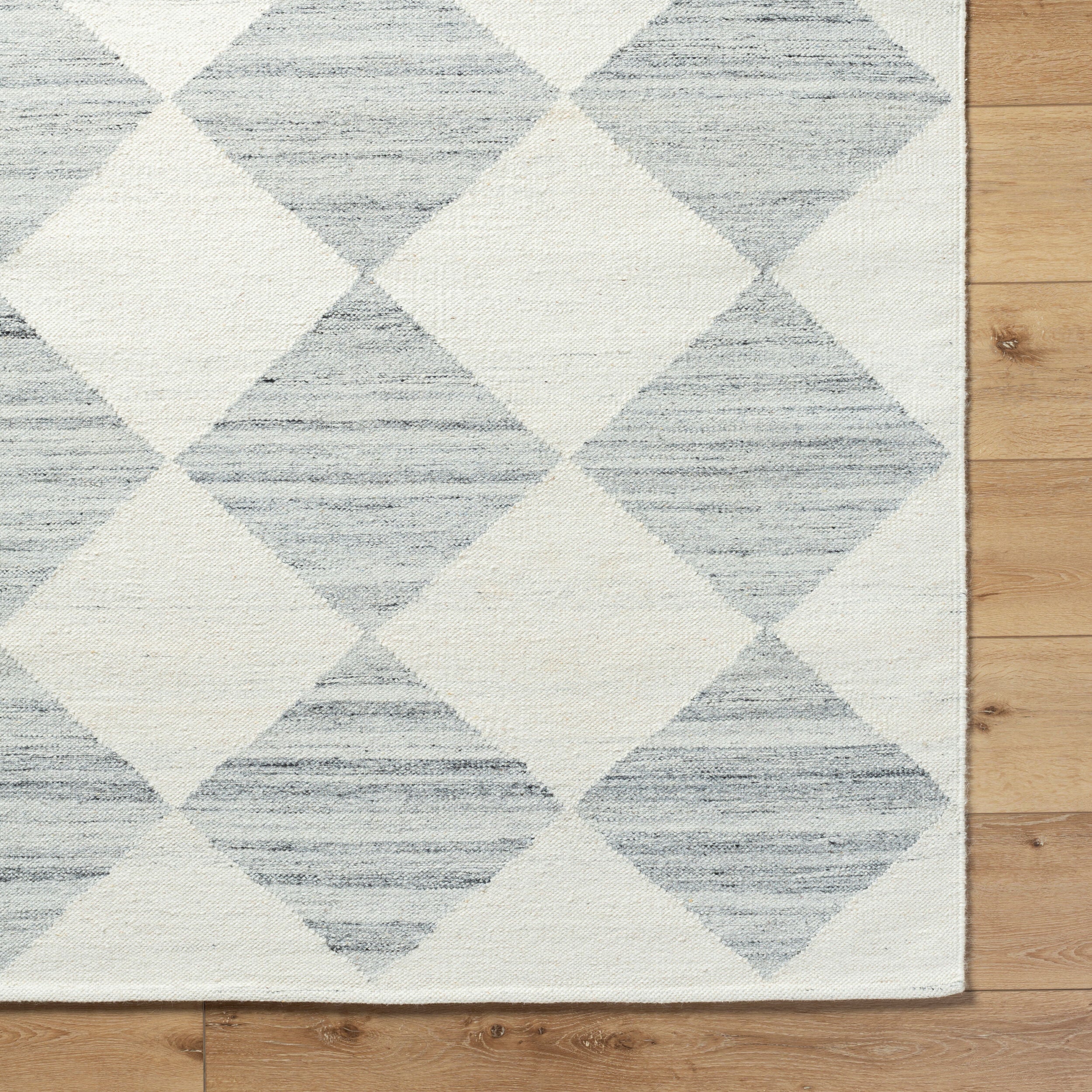 Vivir Antho VVAT-2303 Ivory Area Rug by LIVABLISS