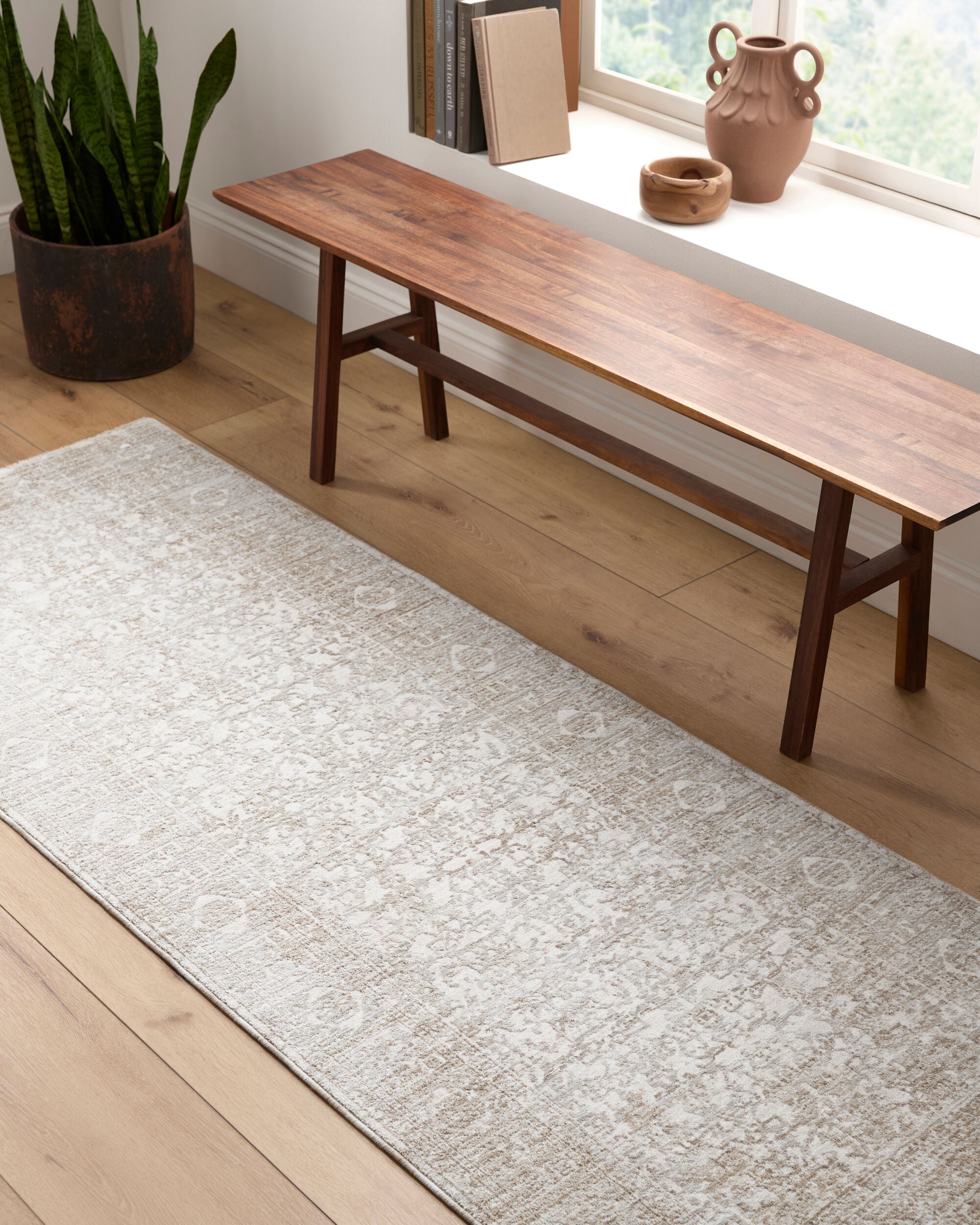 Vivir Beth VVBE-2300 Cream Area Rug by LIVABLISS