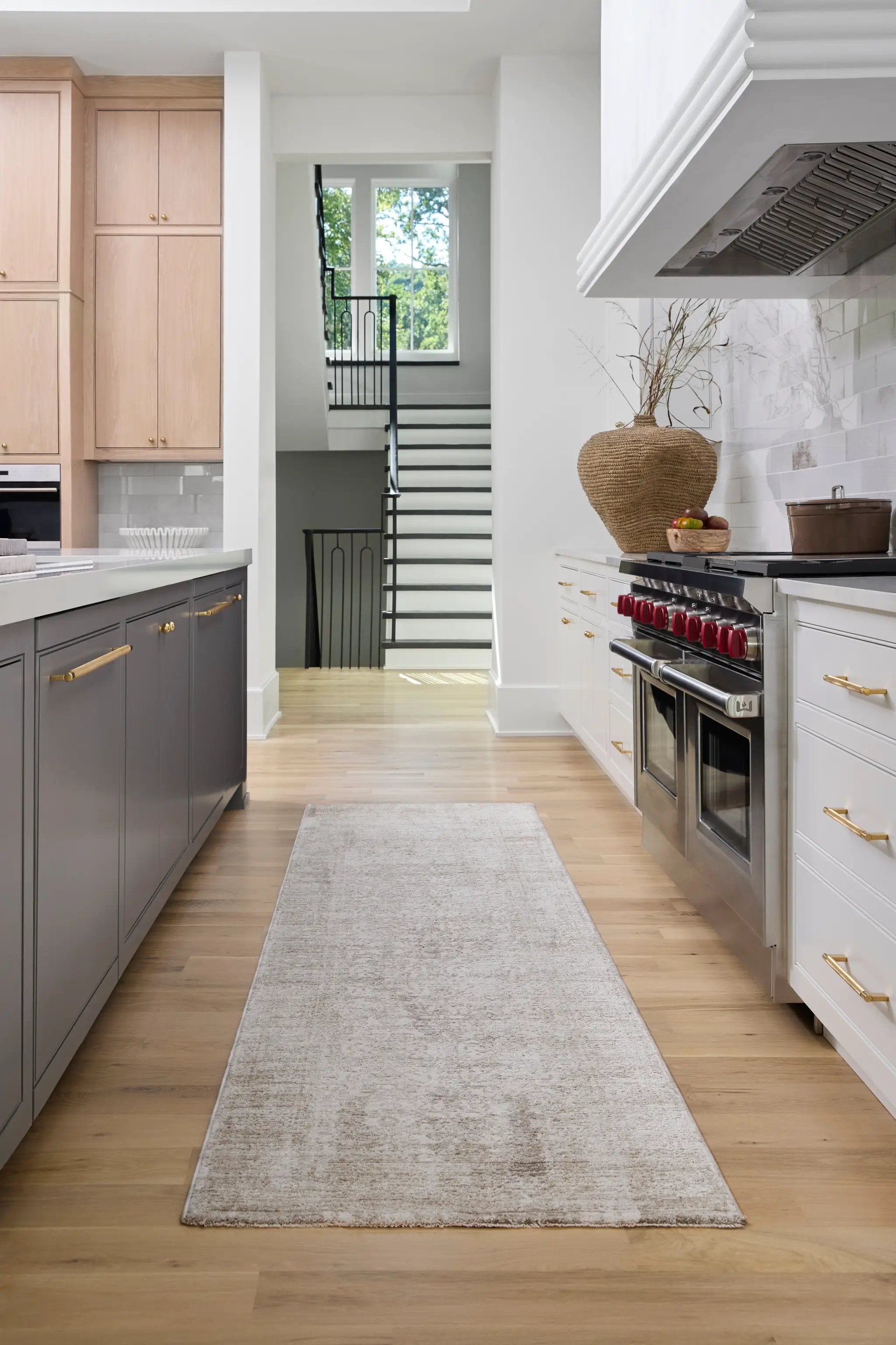 Beth VVBE-2301 Cream Area Rug by LIVABLISS