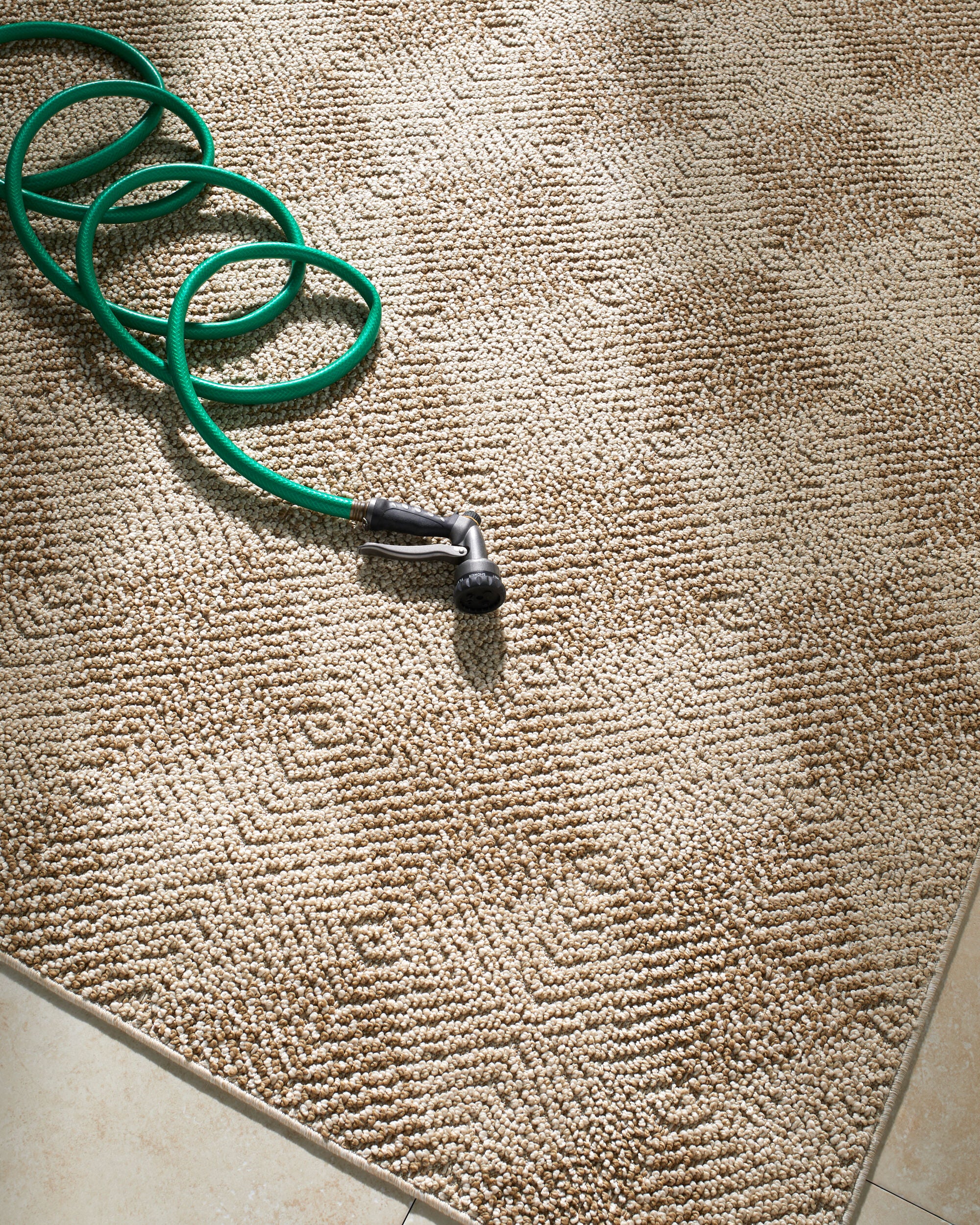 Vivir Kaya VVKA-2300 Ivory Area Rug by LIVABLISS