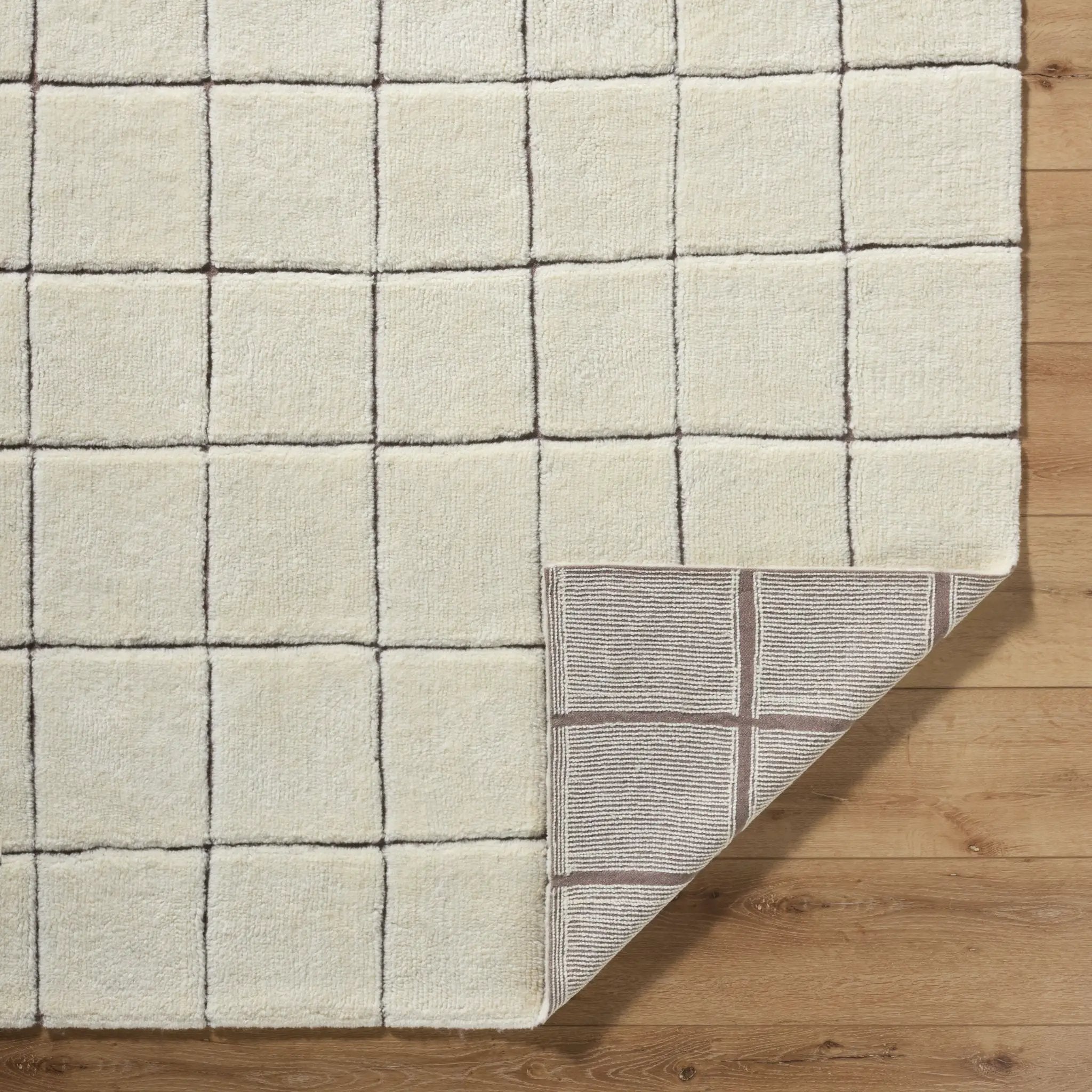 Wooly WOL-2301 Ivory Area Rug by LIVABLISS