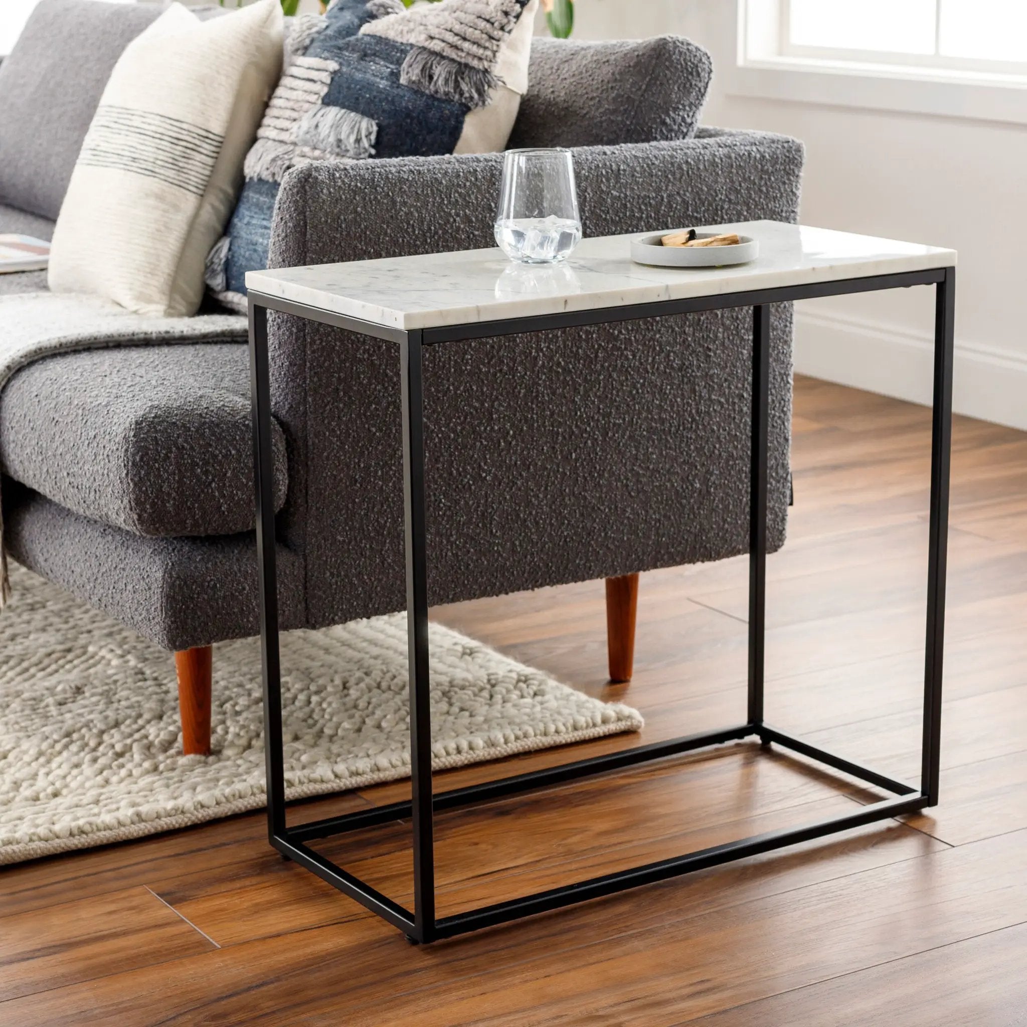 Aryaa YAA-010 End Table by LIVABLISS